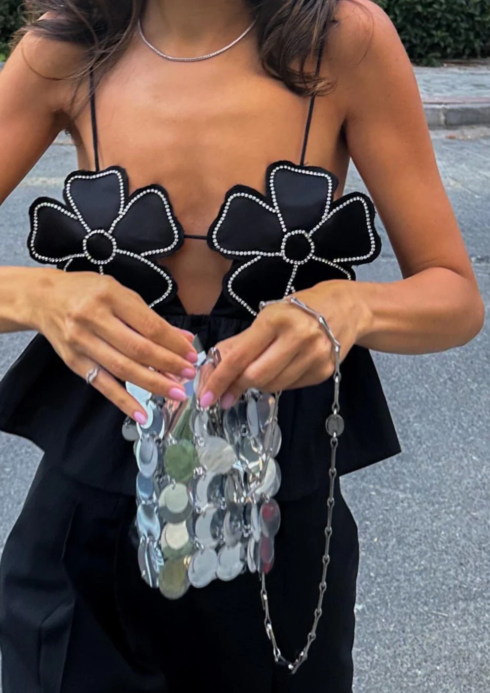 Haut noir en satin pour femme à col bénitier