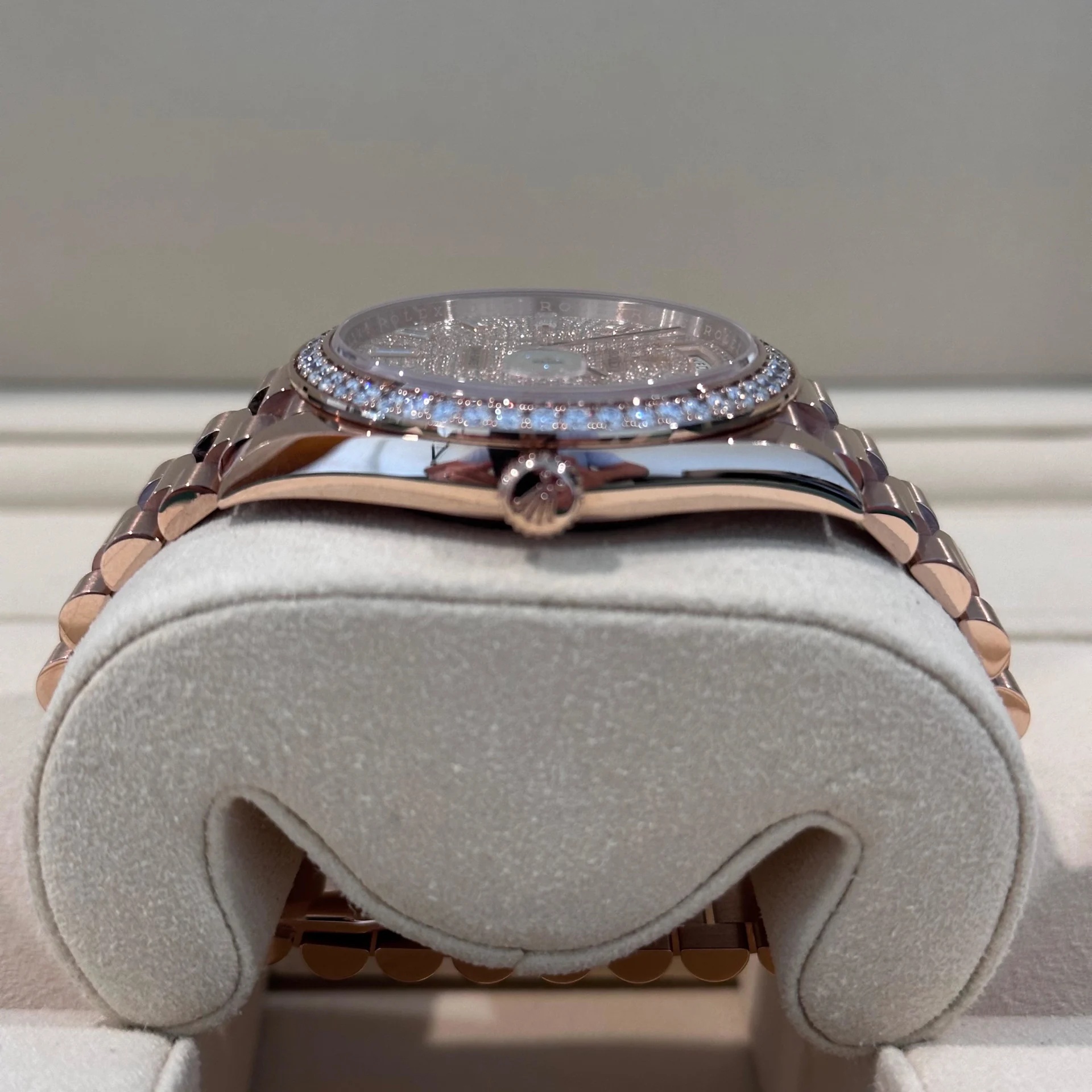 [Super Clone]RLX  Day-Date 40mm Diamonds Paved Dial 228345rbr-0002【Super Clone】