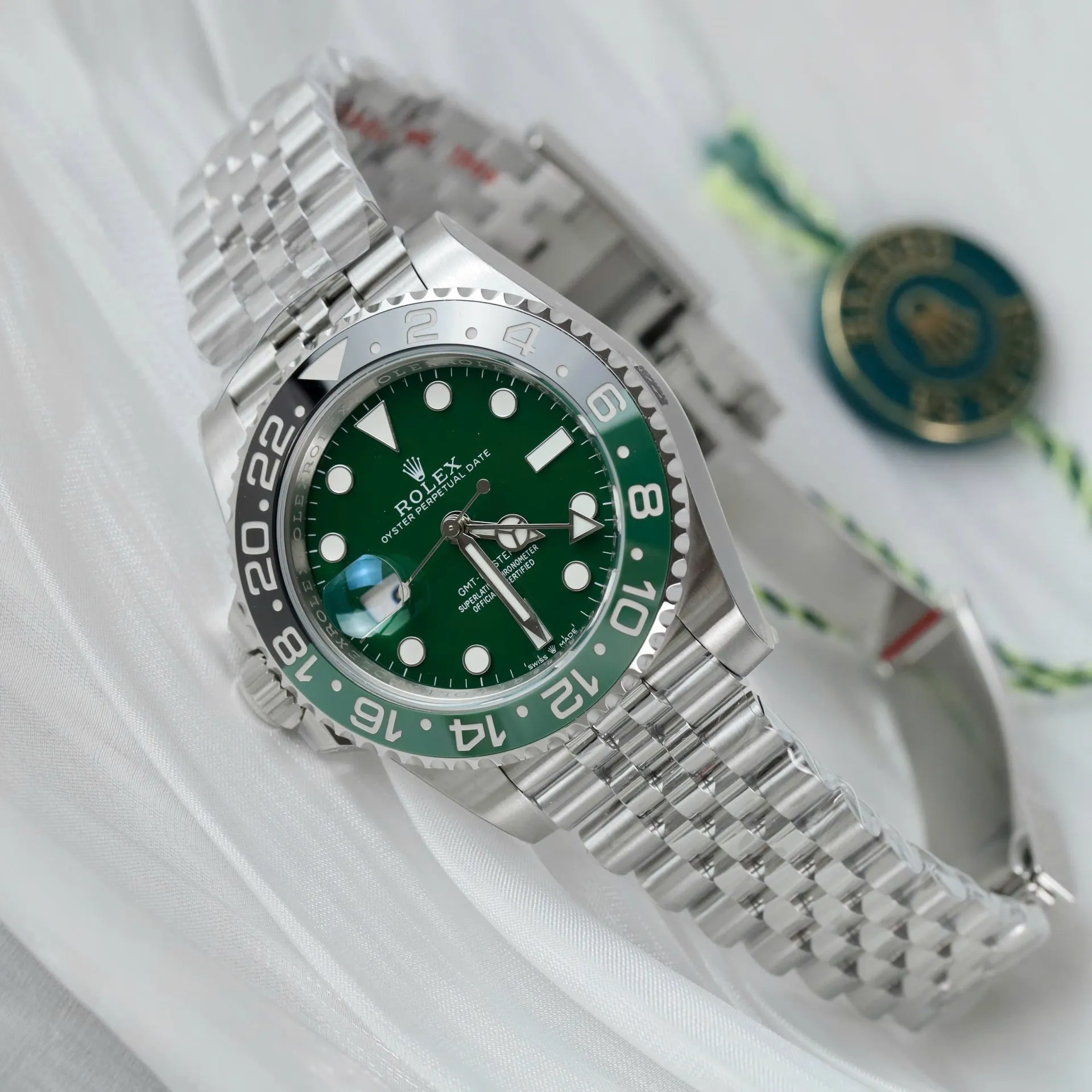 Superclone Rolex GMT-Master II 40 mm 126729VTNR Jubilee “Absinthe”