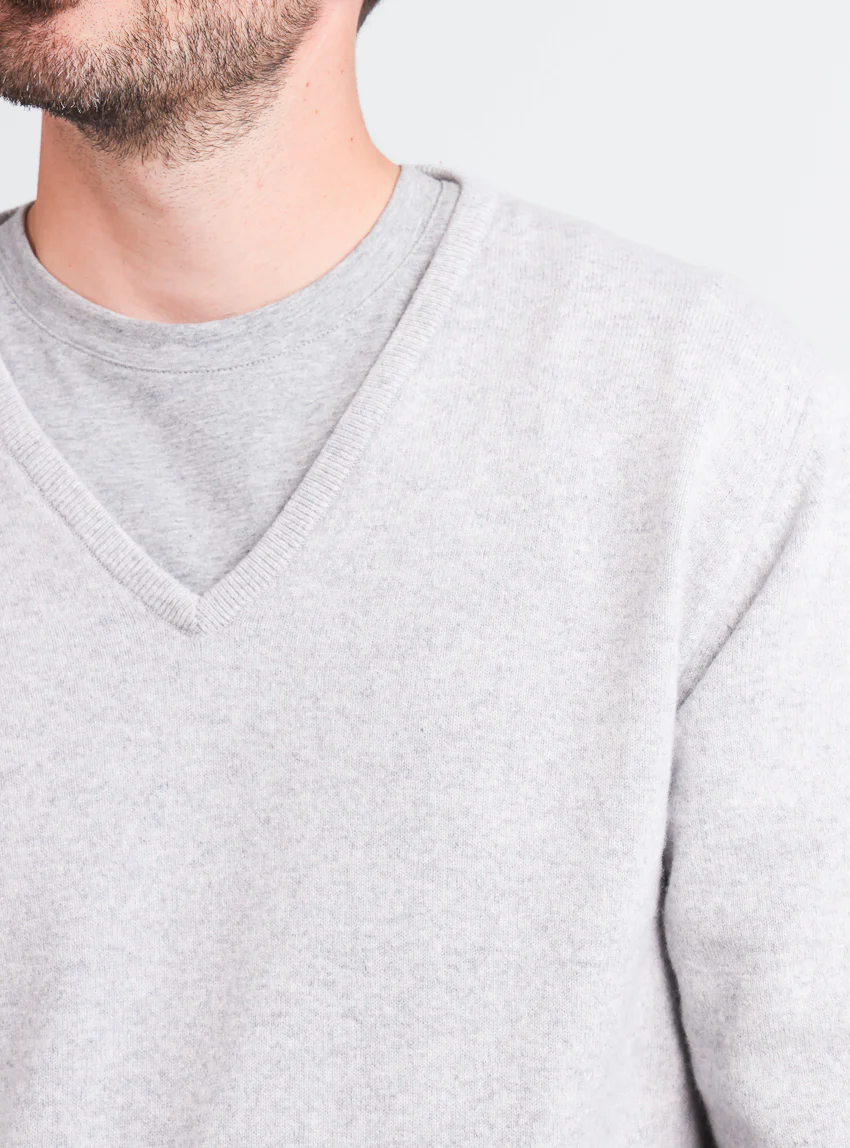 Pull homme col V en cachemire et laine gris nacre