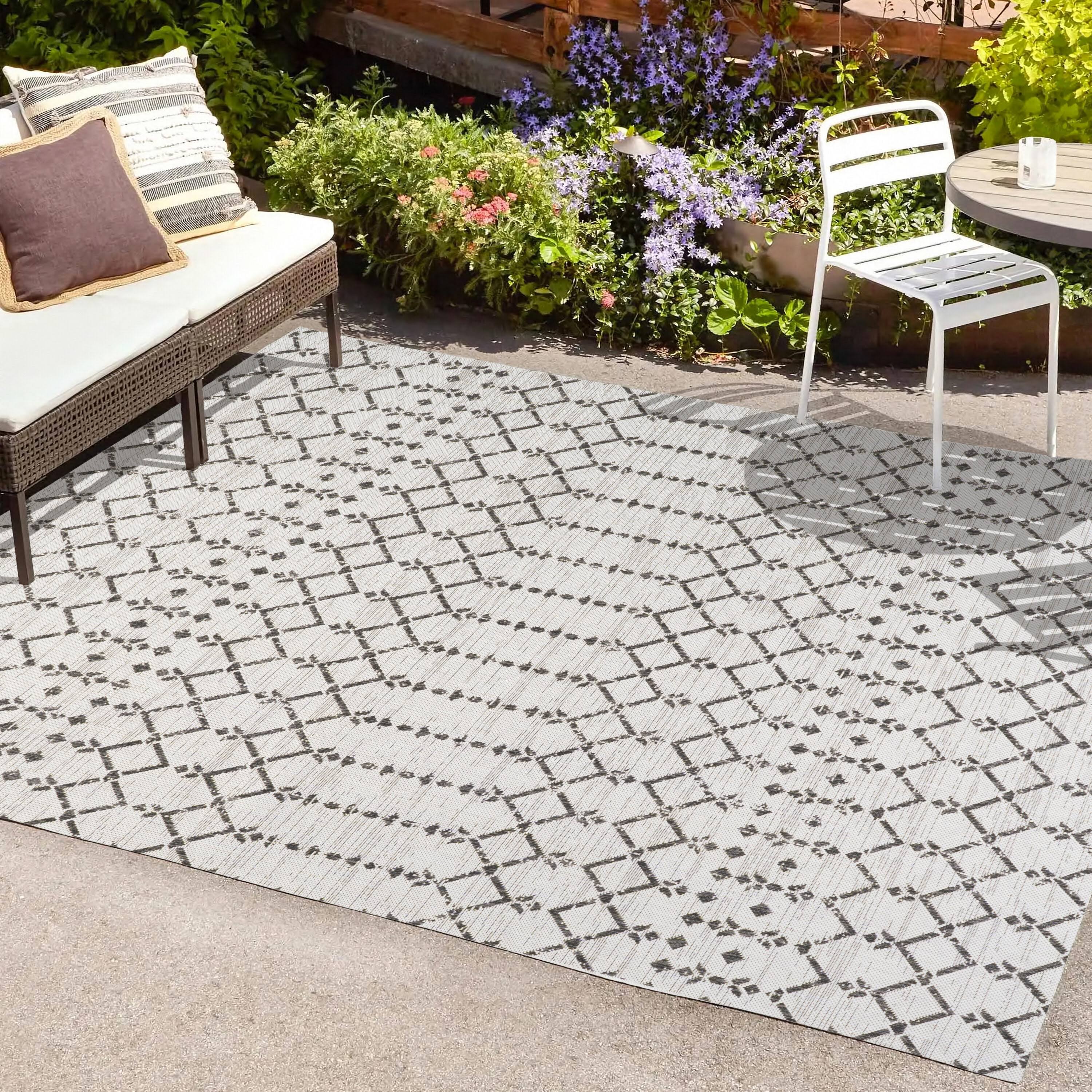 Jonathan Y Ourika Moroccan Geometric Textured Weave Indoor/Outdoor Area Rug - Cream/Black - 3x5 Feet