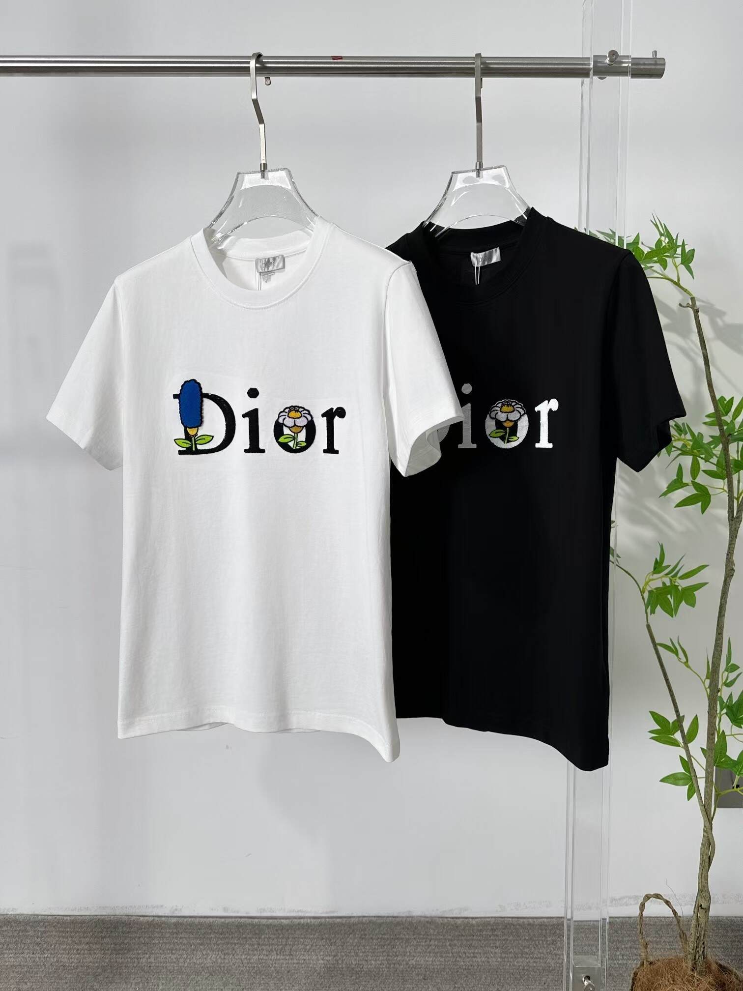 【DIOR 公式旗艦店】ディオール Tシャツ ご好評に付き再入荷！半袖Tシャツ