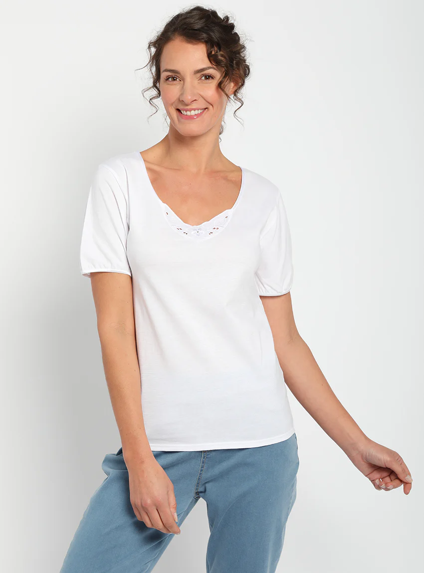 Tee-shirt femme col V brodé en coton peigné blanc
