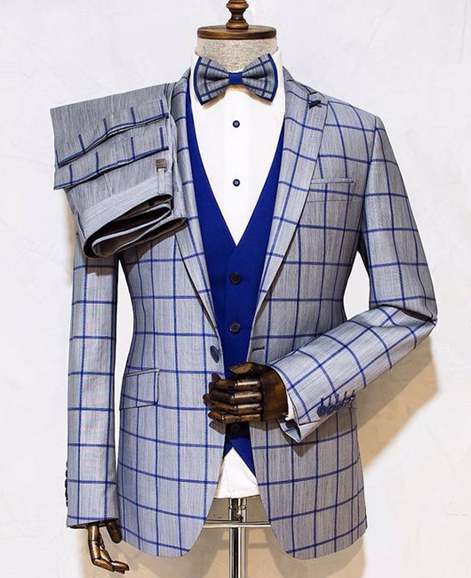 Ensemble 5 pièces OK : blazer, pantalon, gilet, chemise et nœud papillon à carreaux.