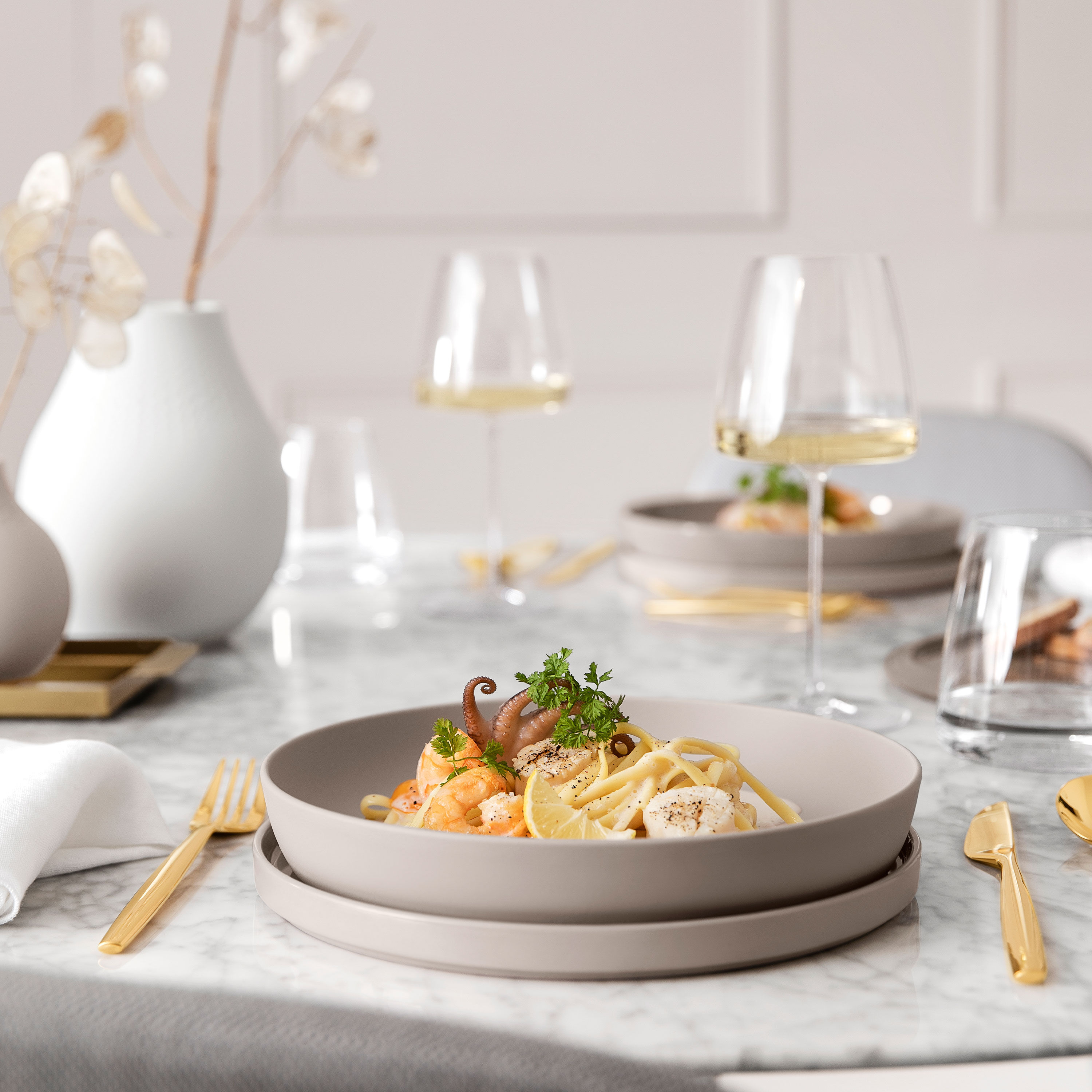 La Boule Dinner plate - Beige, 9.4'', Premium Porcelain