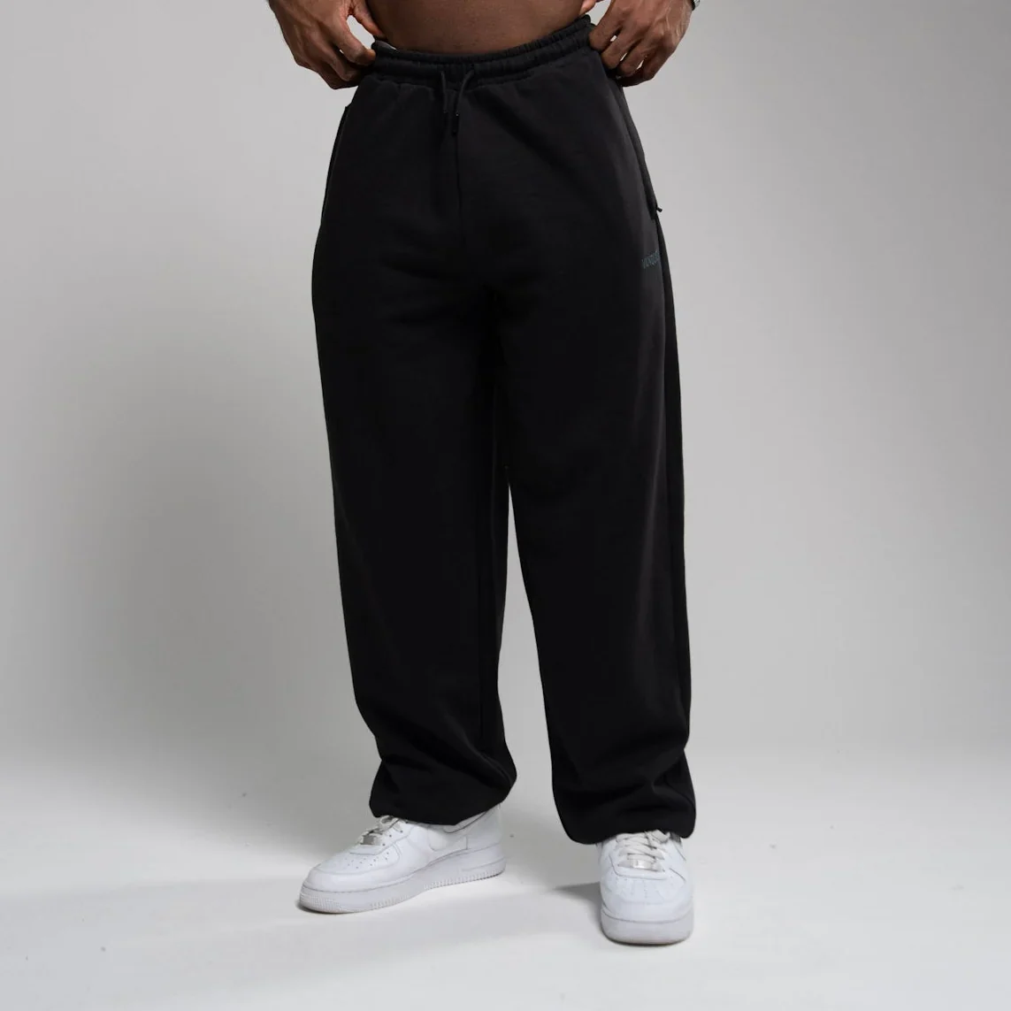 EVOLVE BLACK OVERSIZED CUFFED SWEATPANTS