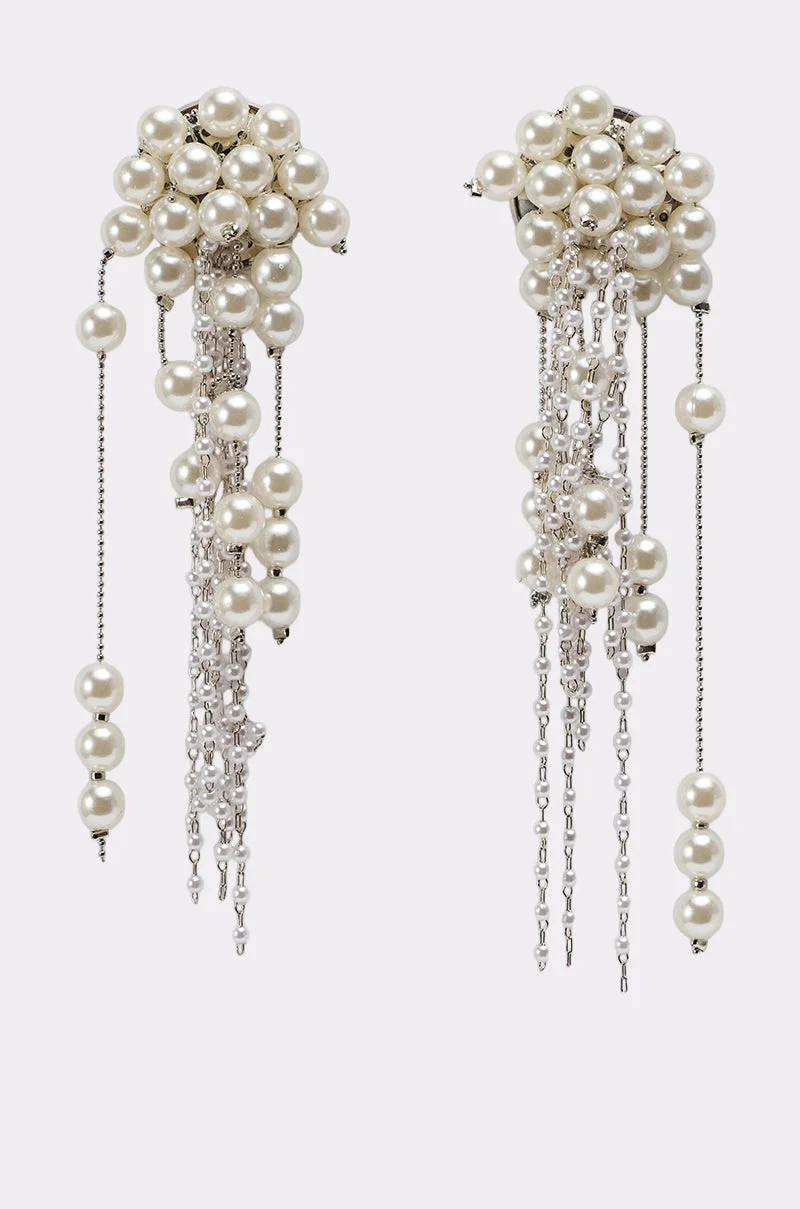 DRIPPIN IN PEARLS EARRING - Akira Store