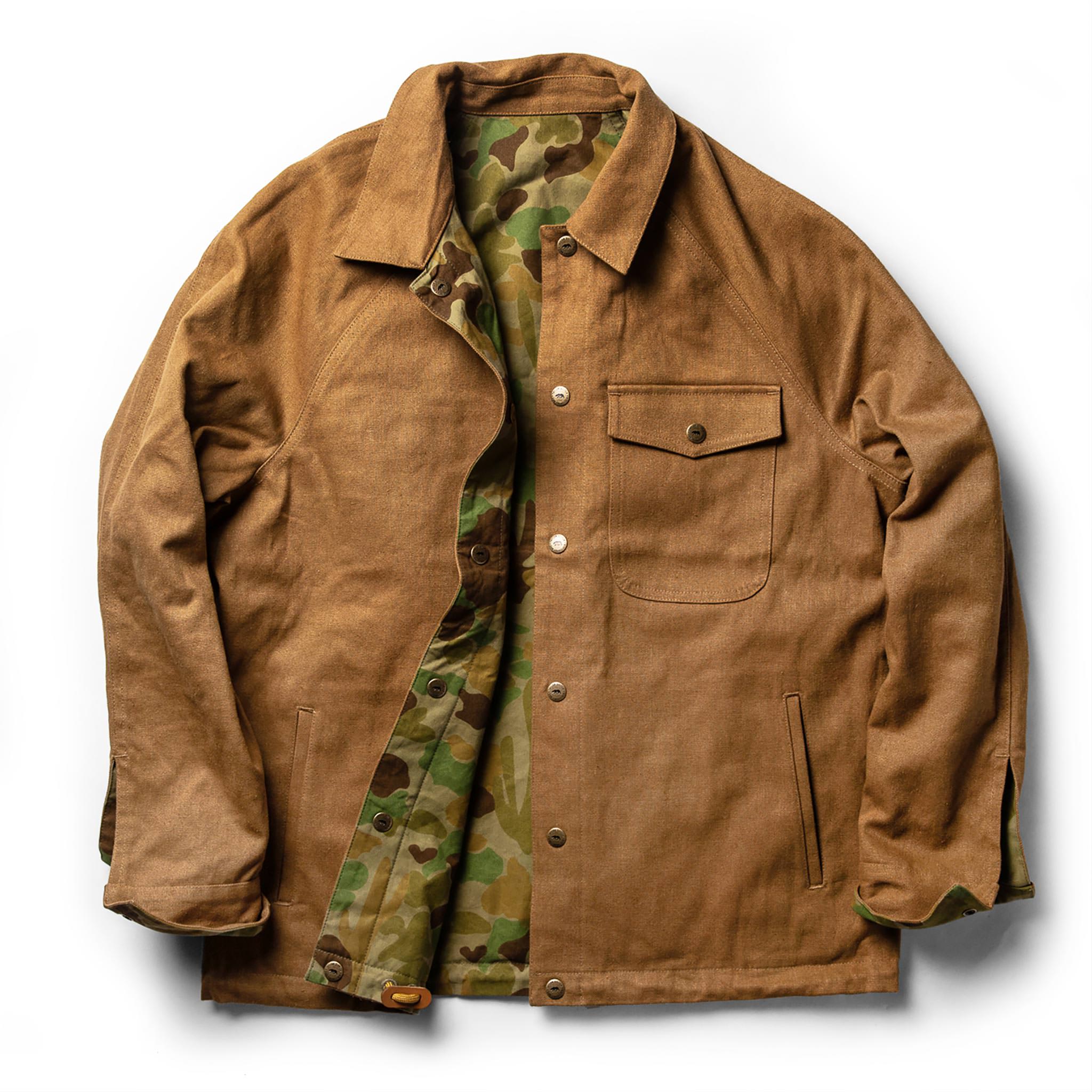 La veste réversible Lombardi Taylor Stitch x Gear Patrol en camouflage aride