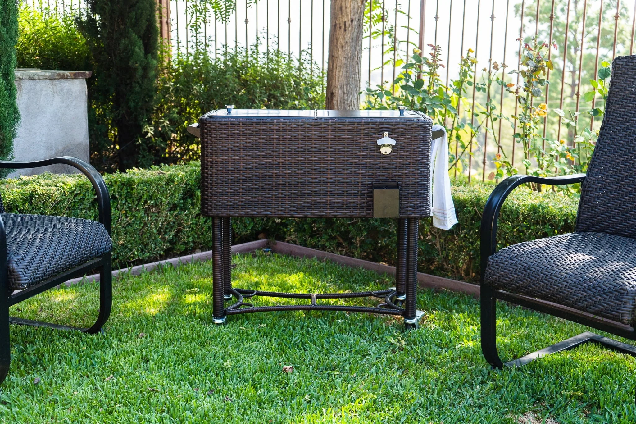 80-QT Wicker Outdoor Patio Cooler, Hand-Woven Wicker Cooler Cart, Rolling Cooler on Wheels with Handle, Brown - Image 6