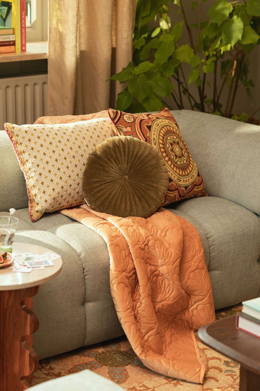 Lichtoranje sprei met schelpen (130x180 cm)