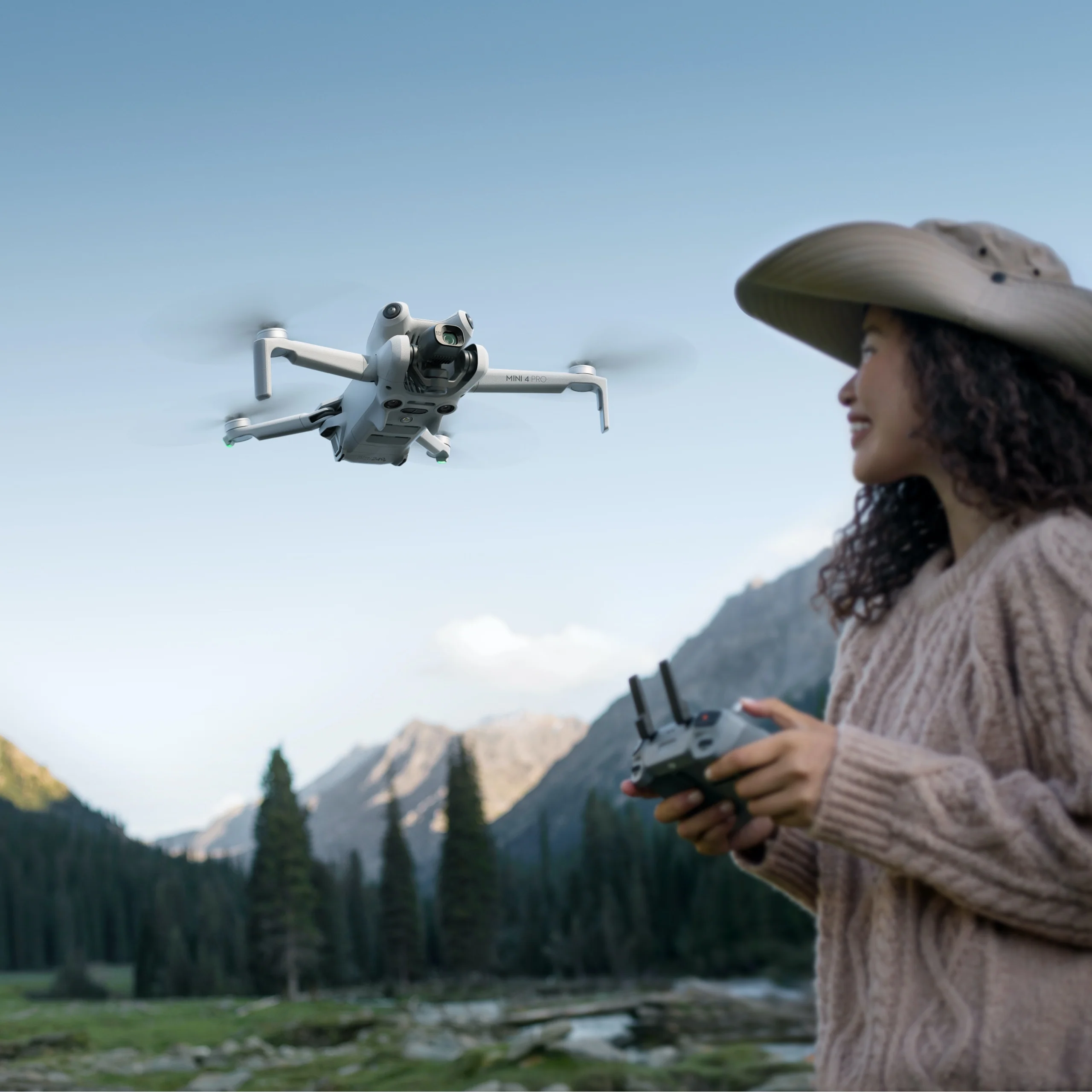 DJI Mini 4 Pro Fly More Combo avec radiocommande DJI RC 2