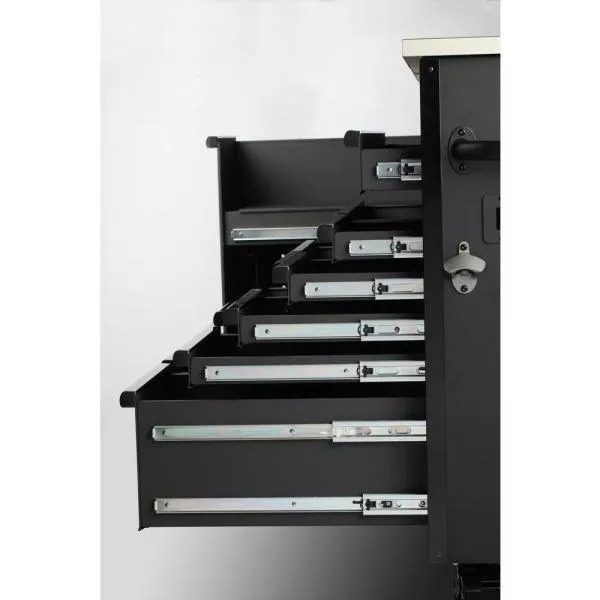 Établi mobile robuste de 160 cm de large avec 11 tiroirs profonds, coffre à outils, finition noir mat et plateau rabattable en acier inoxydable.