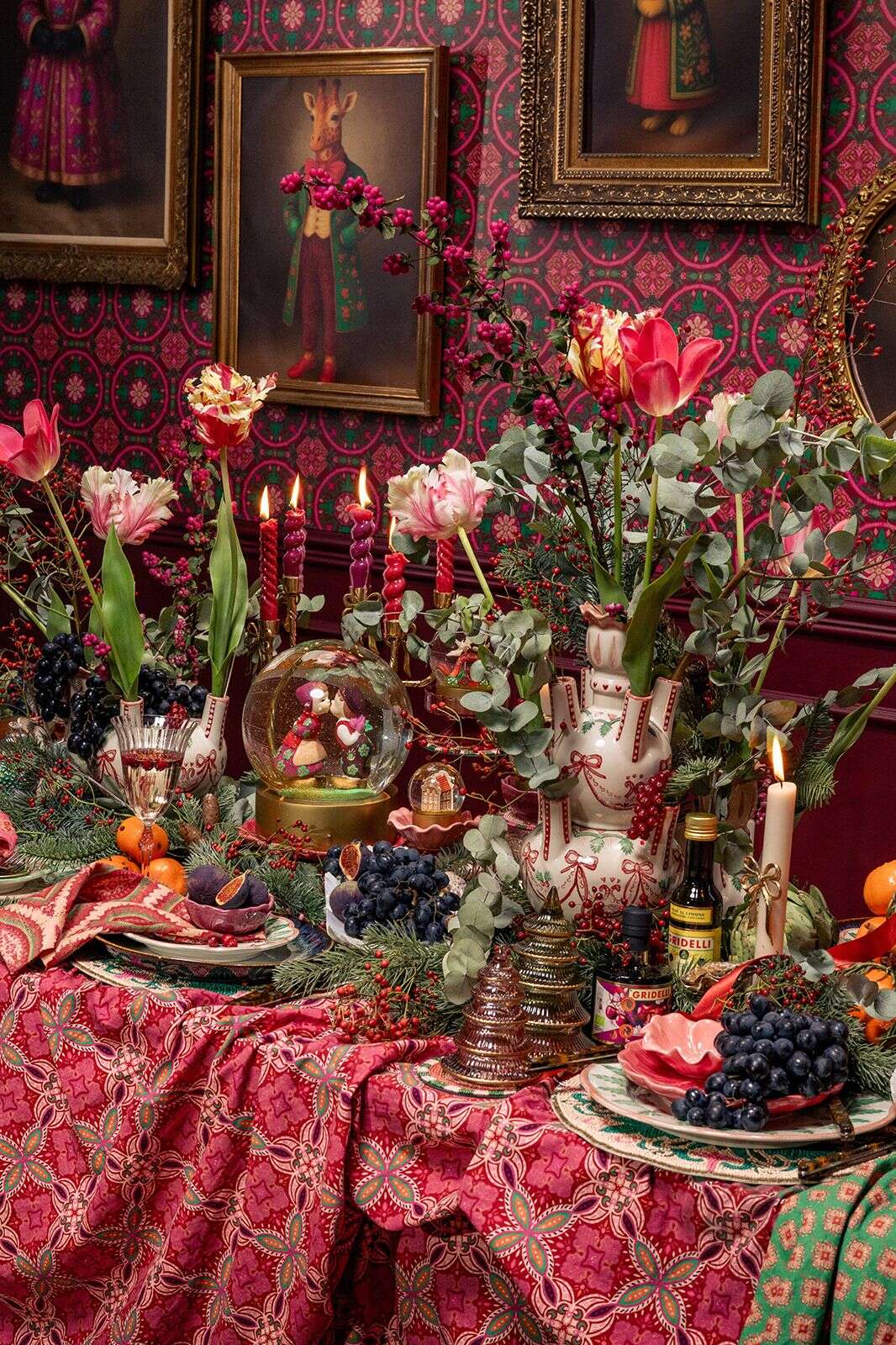 Donkerroze tafelkleed met print (140 x 220 cm)