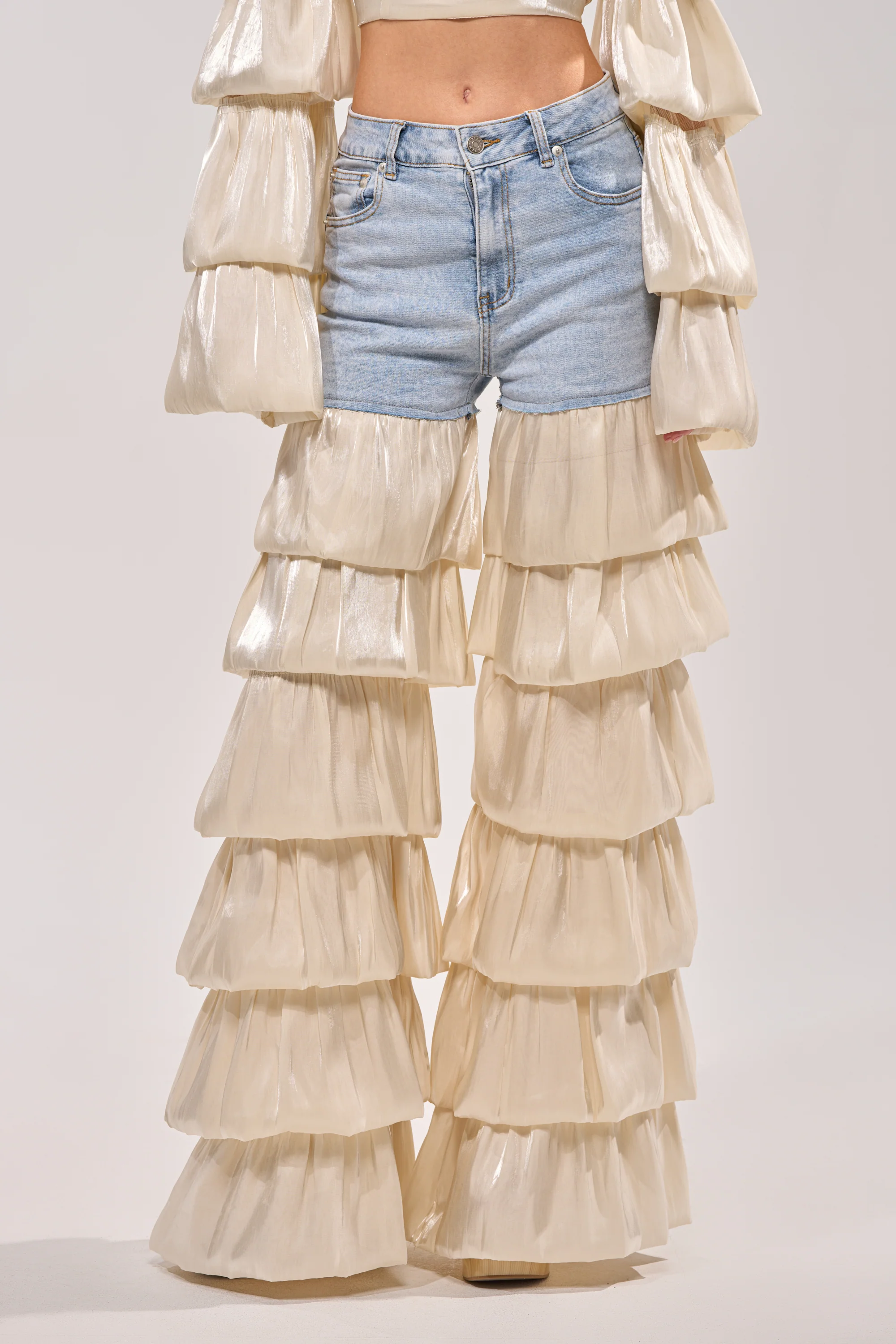 BOUNCIN AROUND DENIM RUFFLE PANT - Akira Store