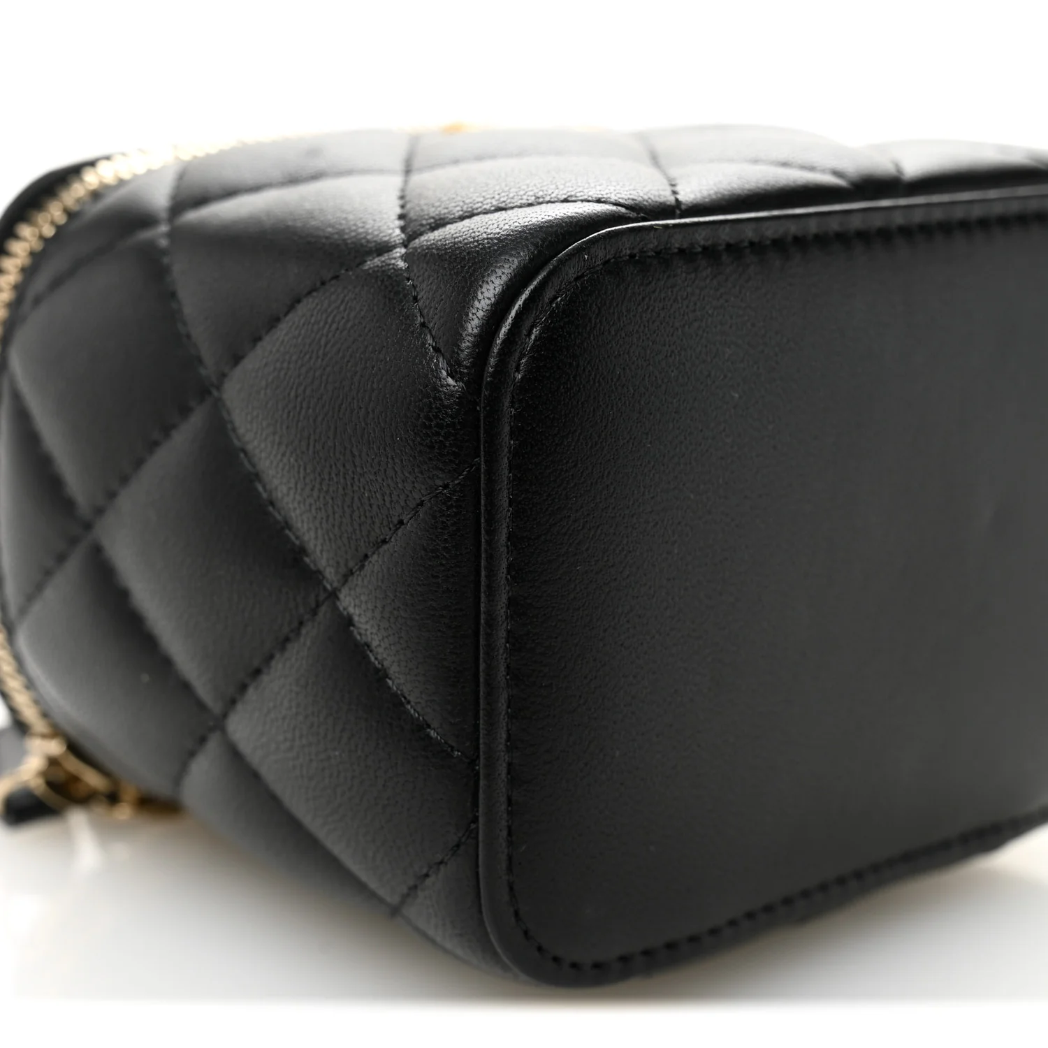 Lambskin Quilted Mini Pearl Crush Vanity Case With Chain Black