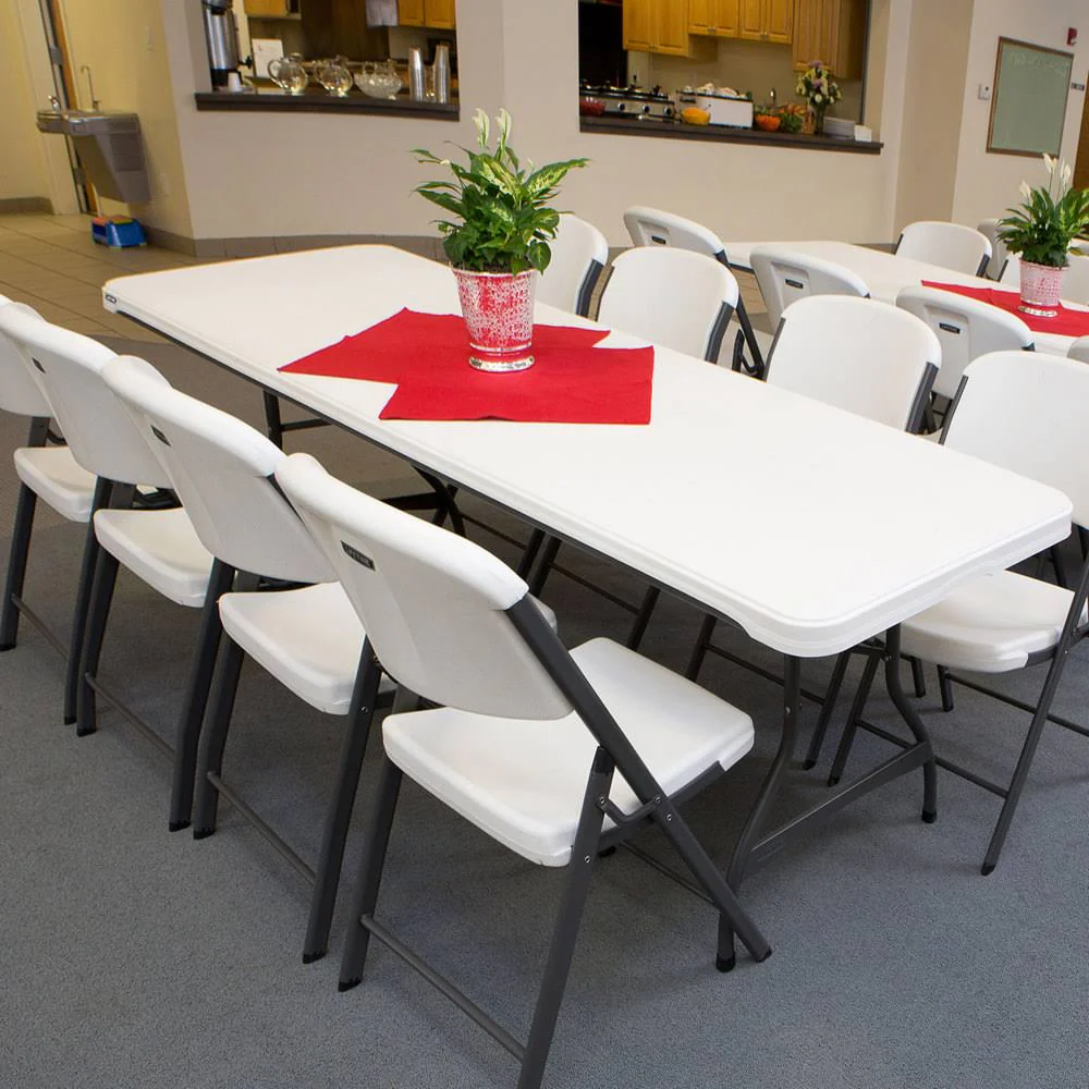 Lot de 4 tables pliantes empilables commerciales Lifetime de 2,4 m (8 pi) - Blanches (80344)