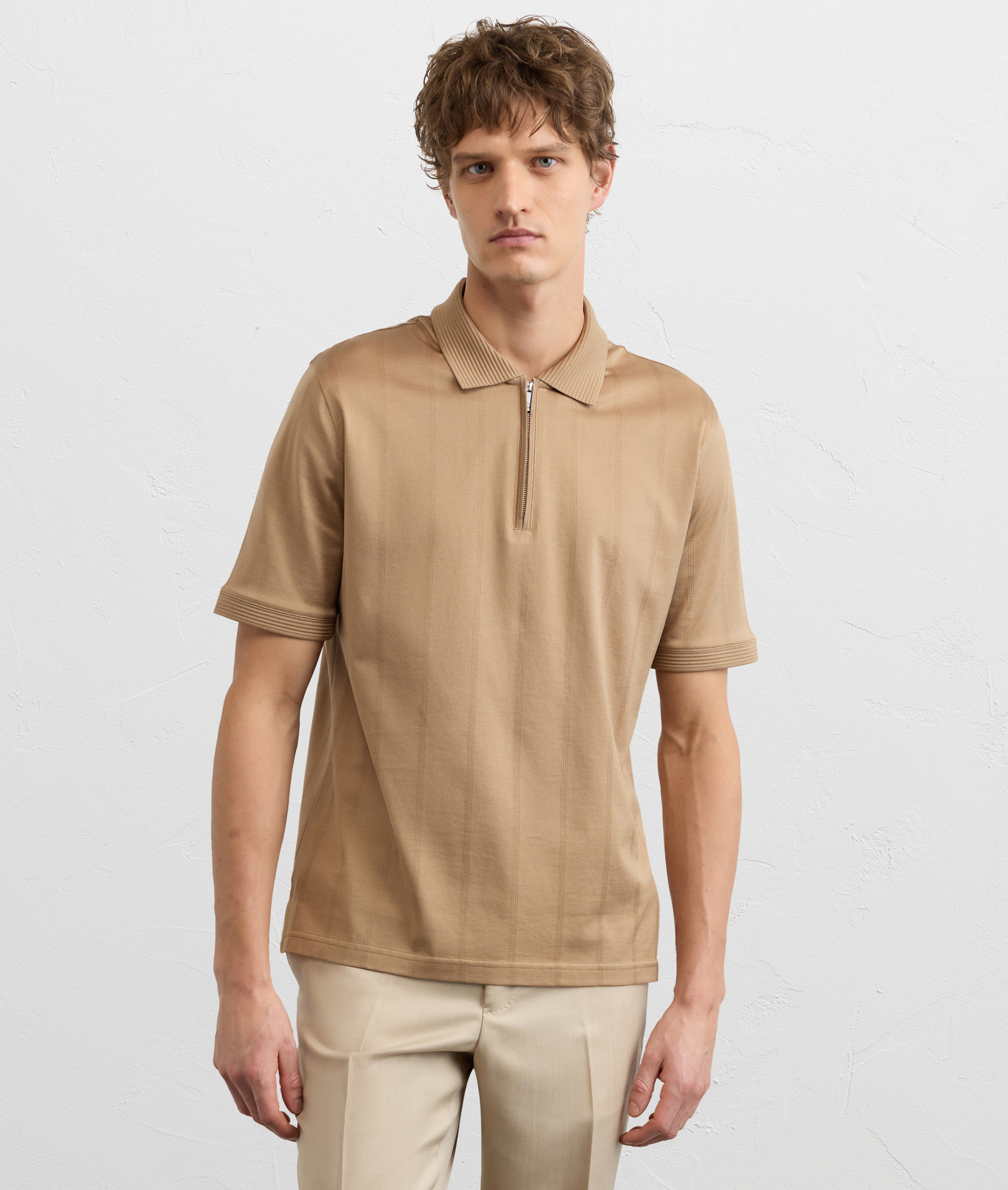 SHORT-SLEEVED POLO SHIRT WITH ZIP AND OTTOMAN DETAILS ON THE COLLAR AND SLEEVES IN LIGHT BROWN COTTON JERSEY