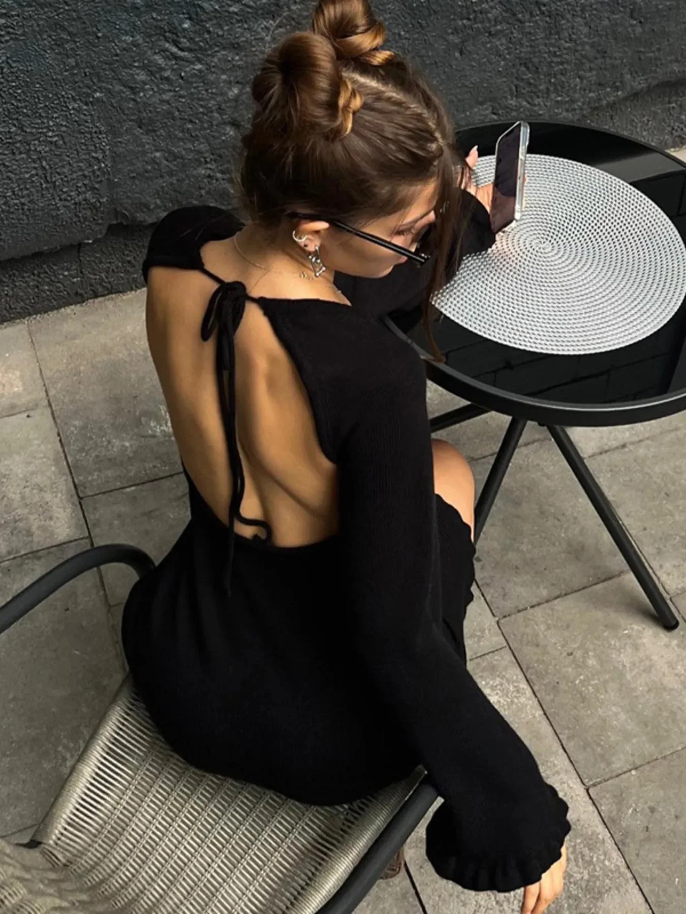 Robe pull en maille à manches longues et dos nu
