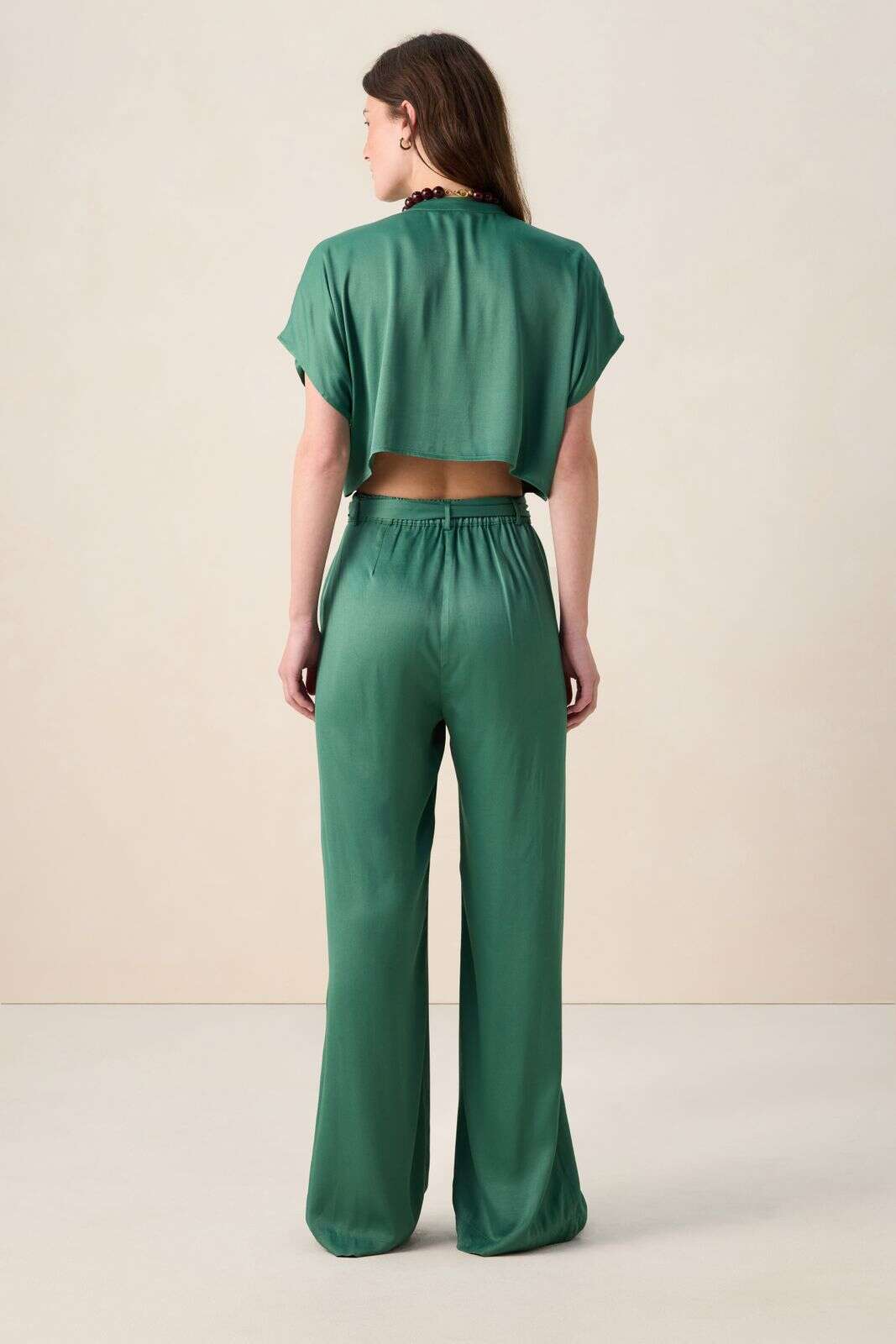 Groene jumpsuit met open rug