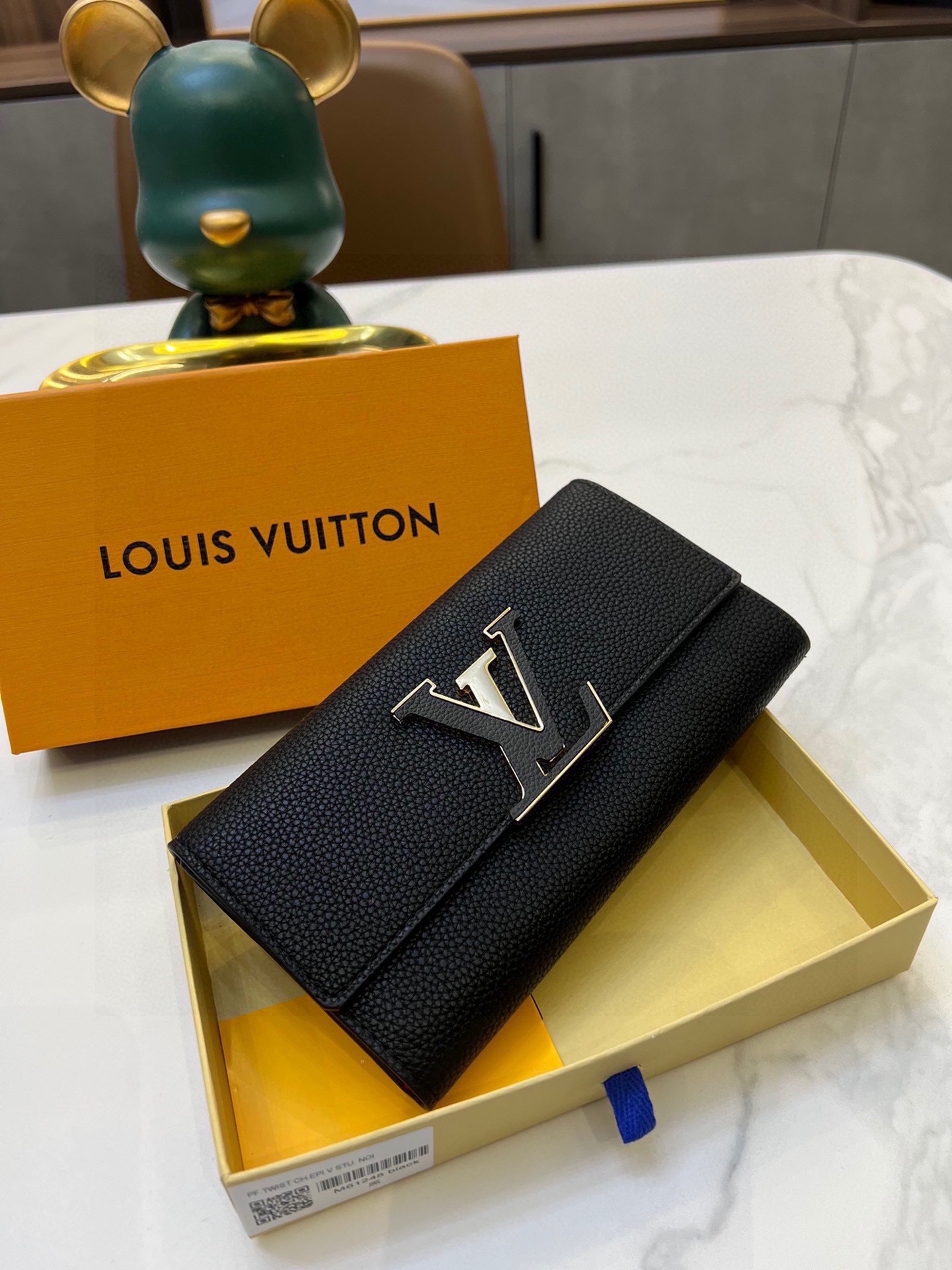 L Capucines men wallet size??20*11*2.5 cm