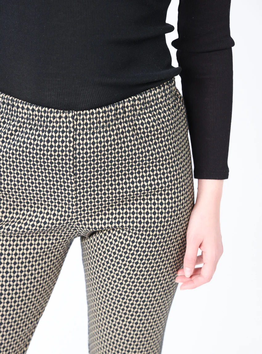 Pantalon femme stretch imprimé noir camel