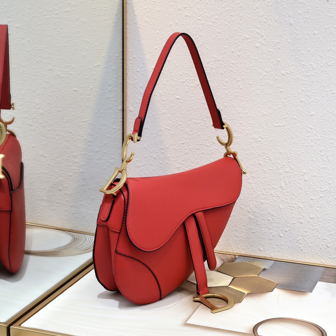 D saddle Be a classic with classics bag size: 25.5 x 20 x 6.5 cm