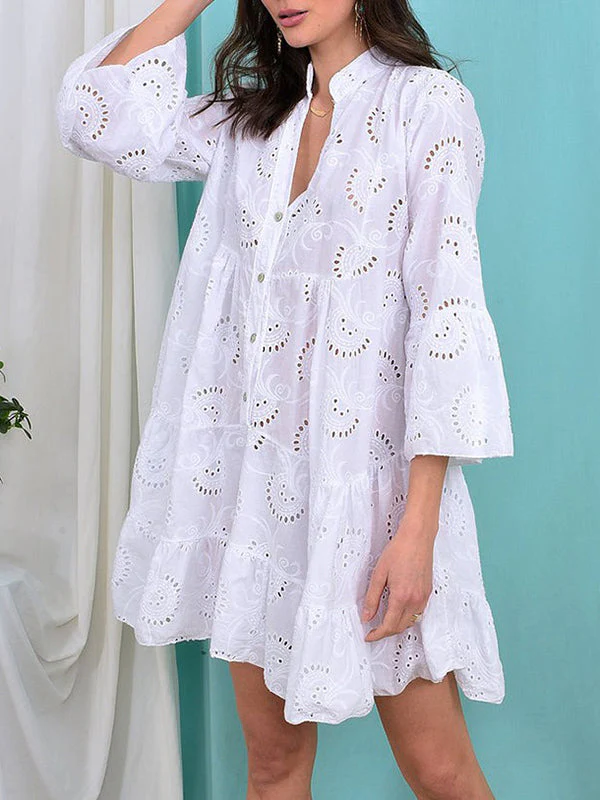 Robe courte trapèze à col en V avec manches évasées