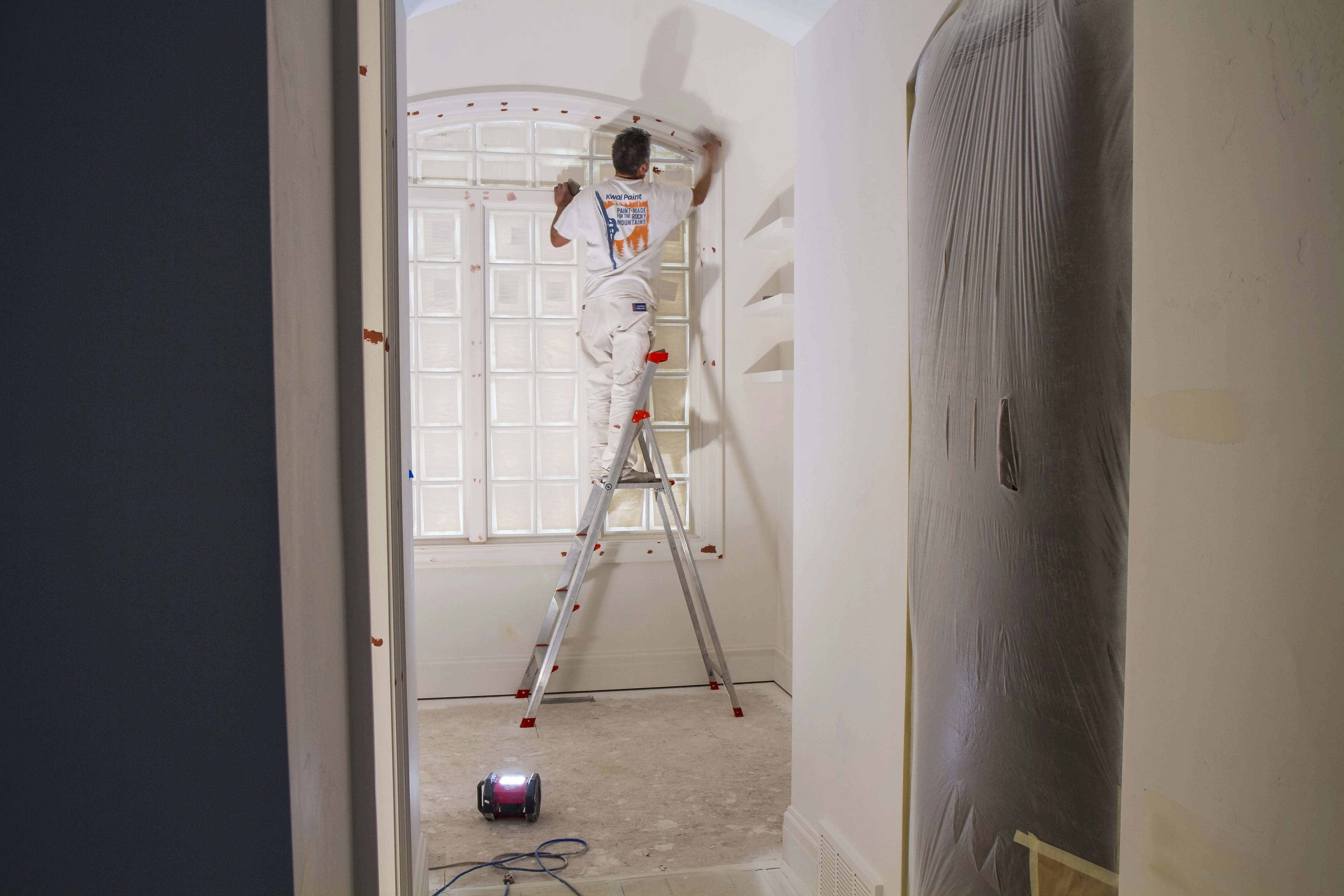 Ladder Systems Flip N Lite 6' Aluminum, Platform 4 Step Ladder, 300 lbs Rated, Type 1A Image 4