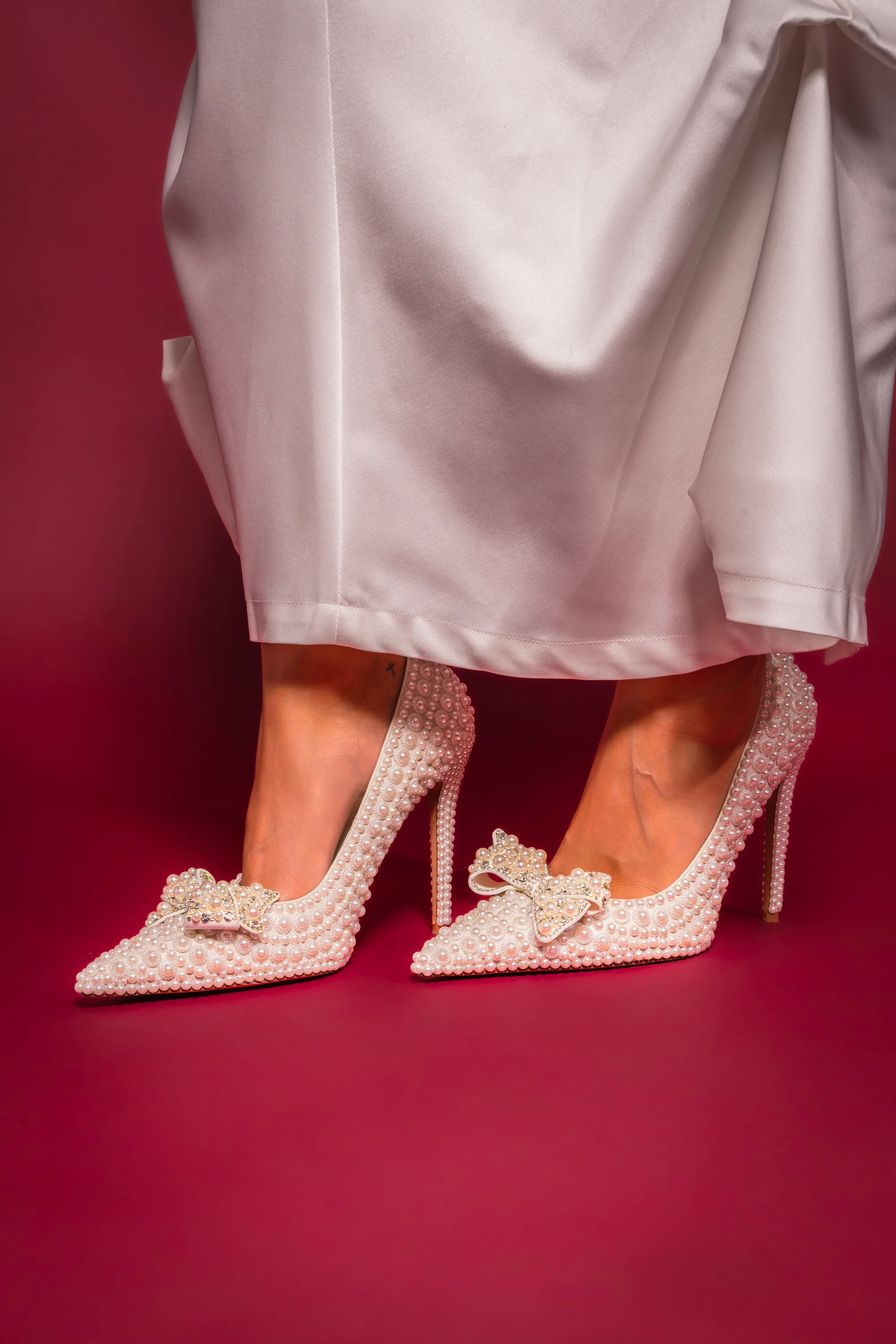 AZALEA WANG NAAMAH WHITE PEARL EMBELLISHED PUMP - Akira Store