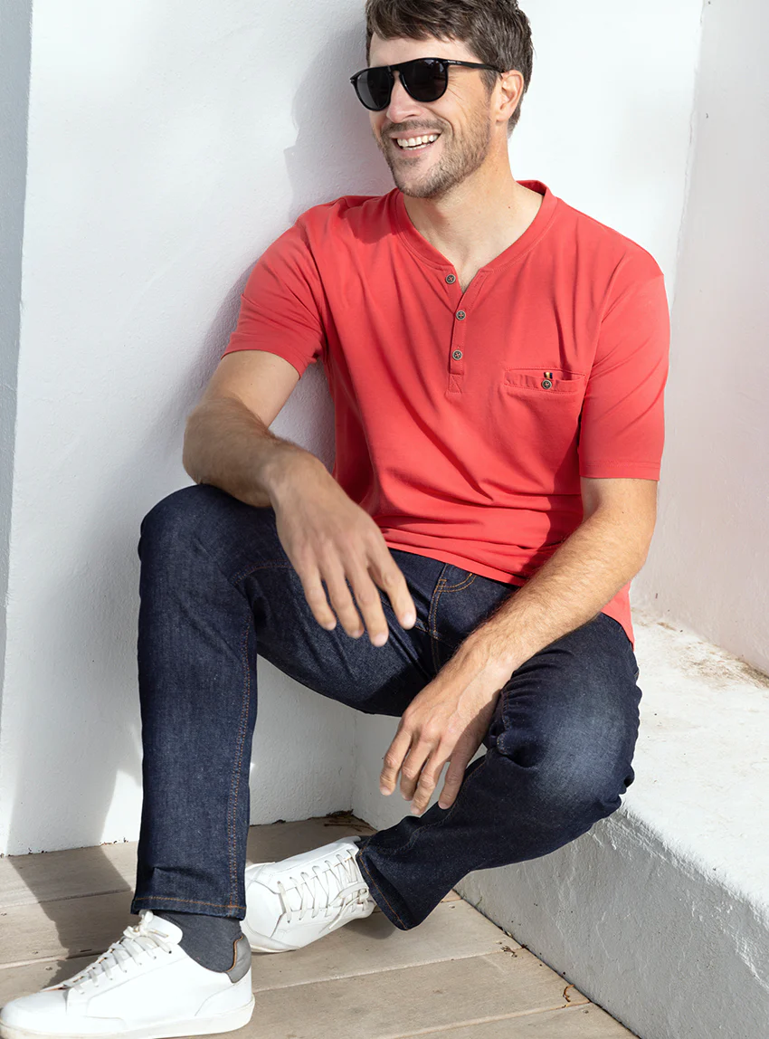 Tee-shirt homme en coton peigné col tunisien rouge tendre