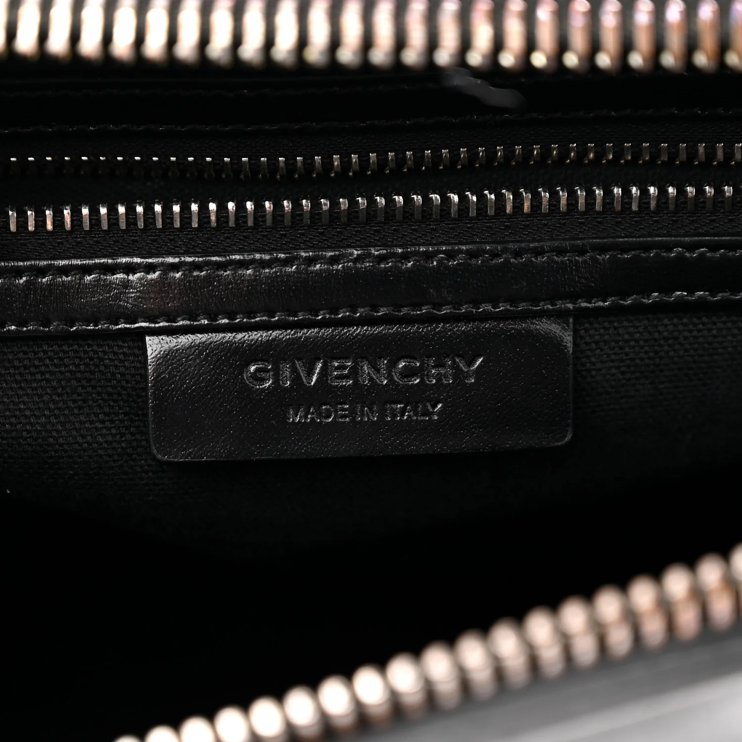 Shiny Lord Calfskin Medium Antigona Black