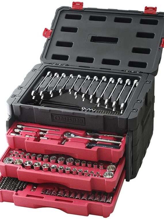 Coffret d'outils de mécanicien Craftsman 450 pièces, comprenant une clé à cliquet, des douilles et des clés à main.