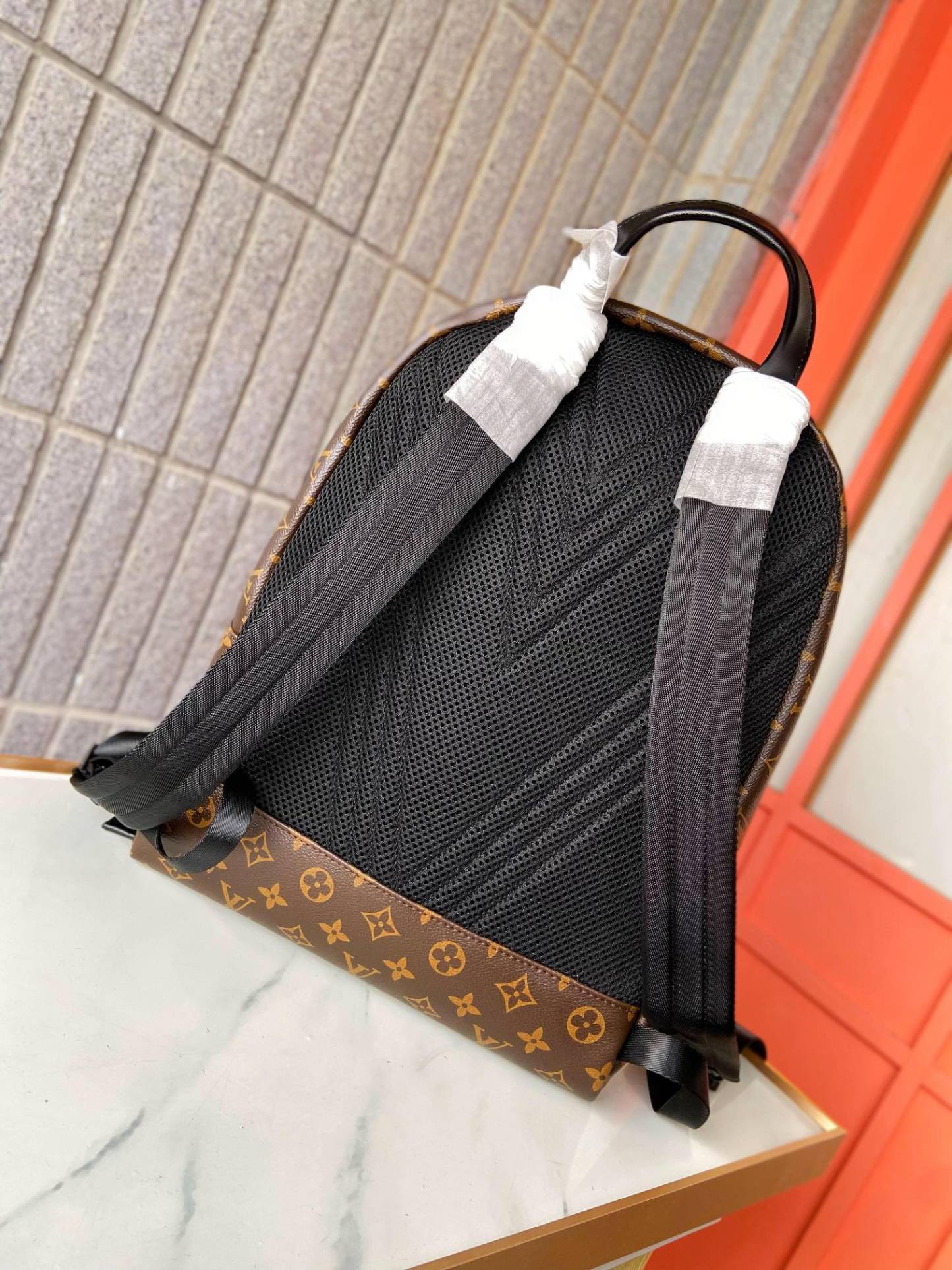Louis new arrival ????Aerogram backpack bag size : 43 x 30 x 14 cm