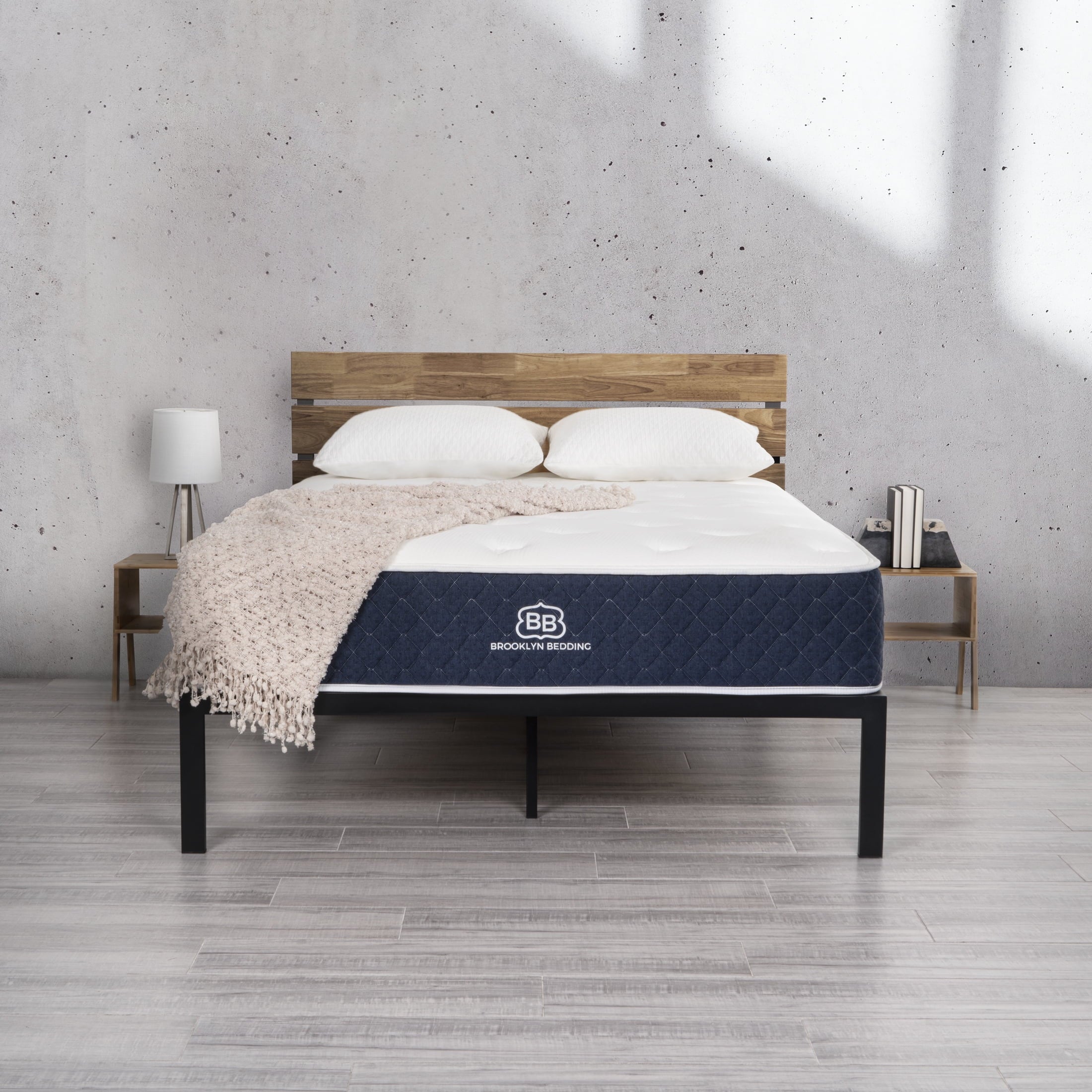Standard Hybrid Mattress with Cooling Cover. Queen 12 Medium