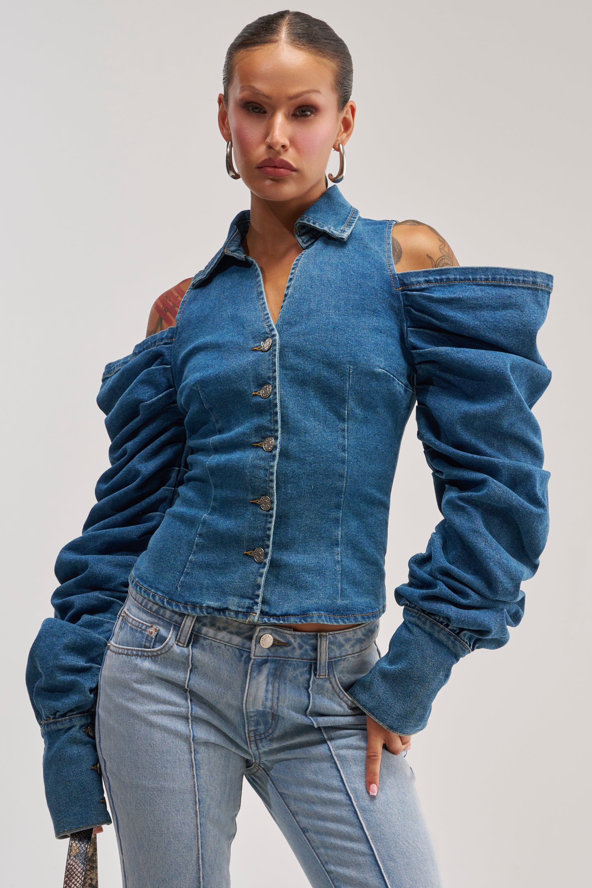 OFF-DUTY HEIRESS DENIM BUTTON DOWN - Akira Store