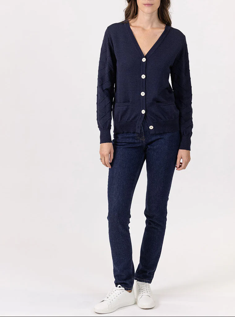 Gilet femme col V en laine merinos bleu marine