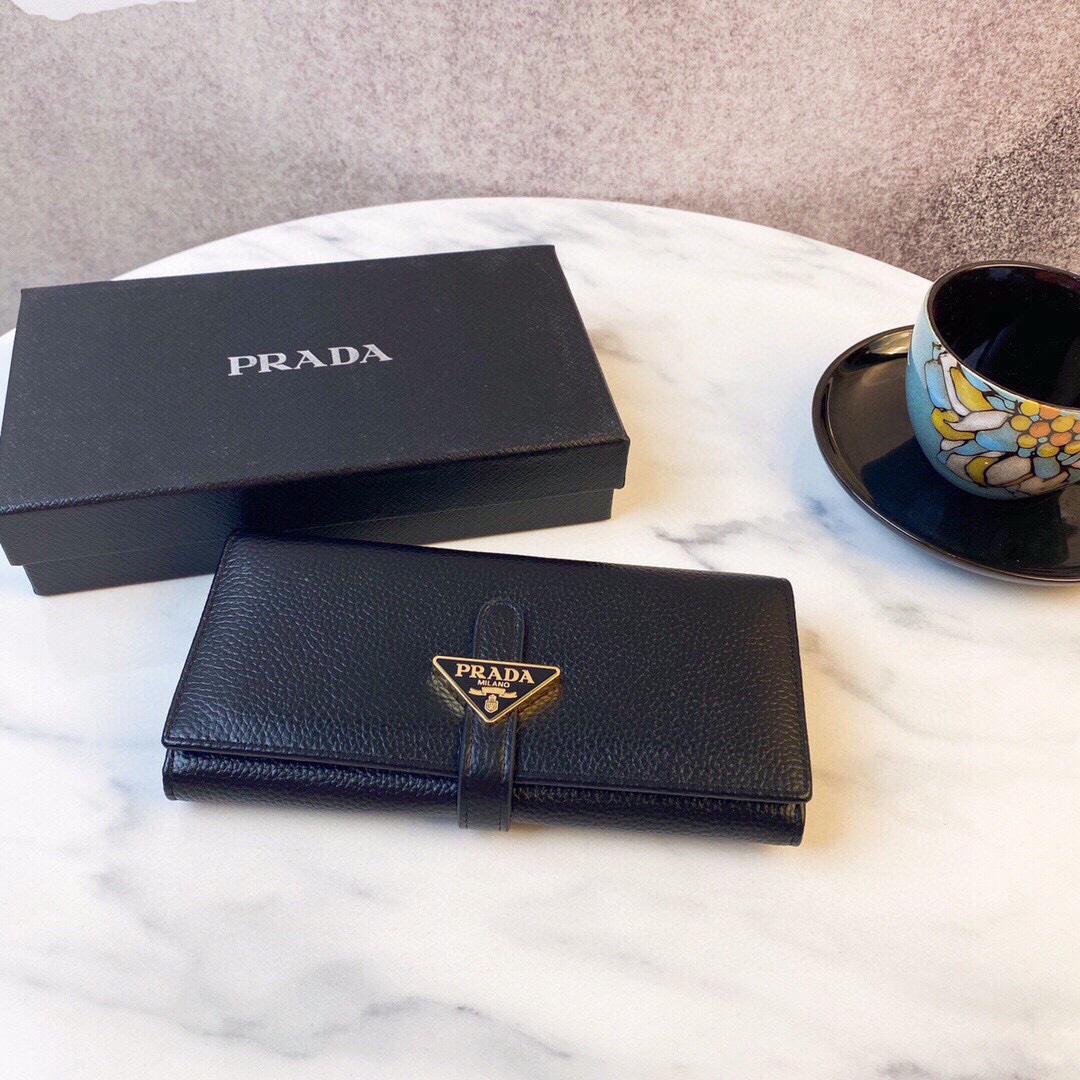 Pra new arrival wallet 01 size: 19x10 cm