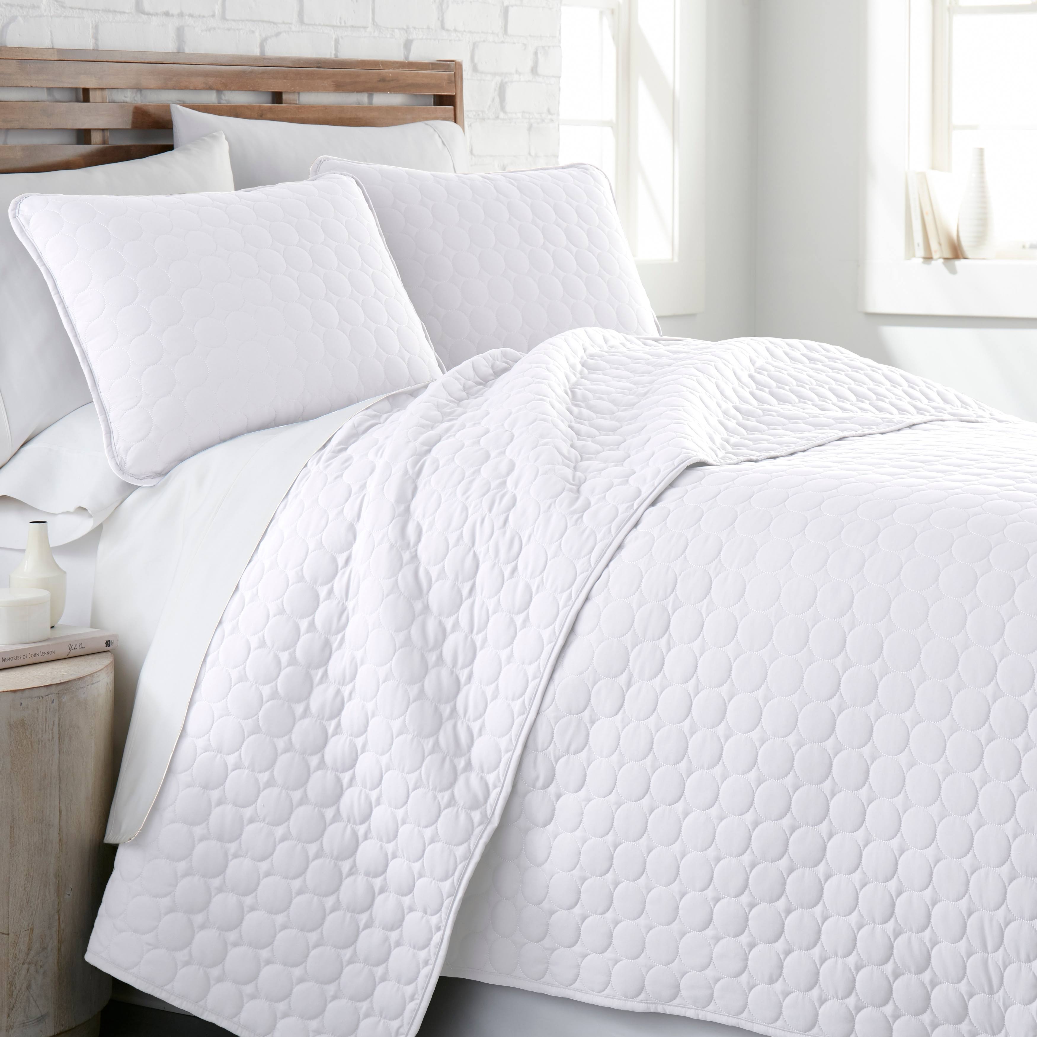 Vilano Ultra-Soft Lightweight 3-Piece Quilt and Sham Set - White - Twin - Twin XL
