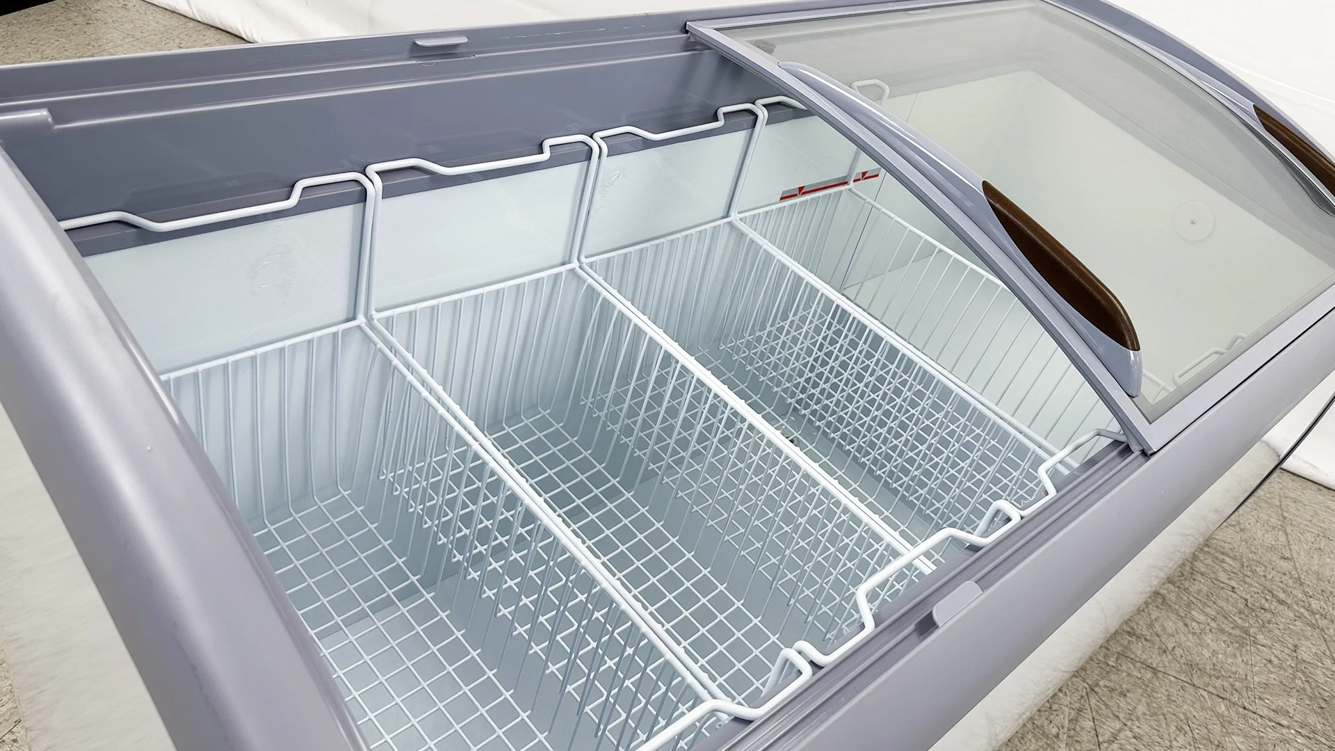 NSF 60 in. W 11.7 Cu. ft. Commercial Freezer, Curved Glass Door Display Chest Freezer in White - Image 5