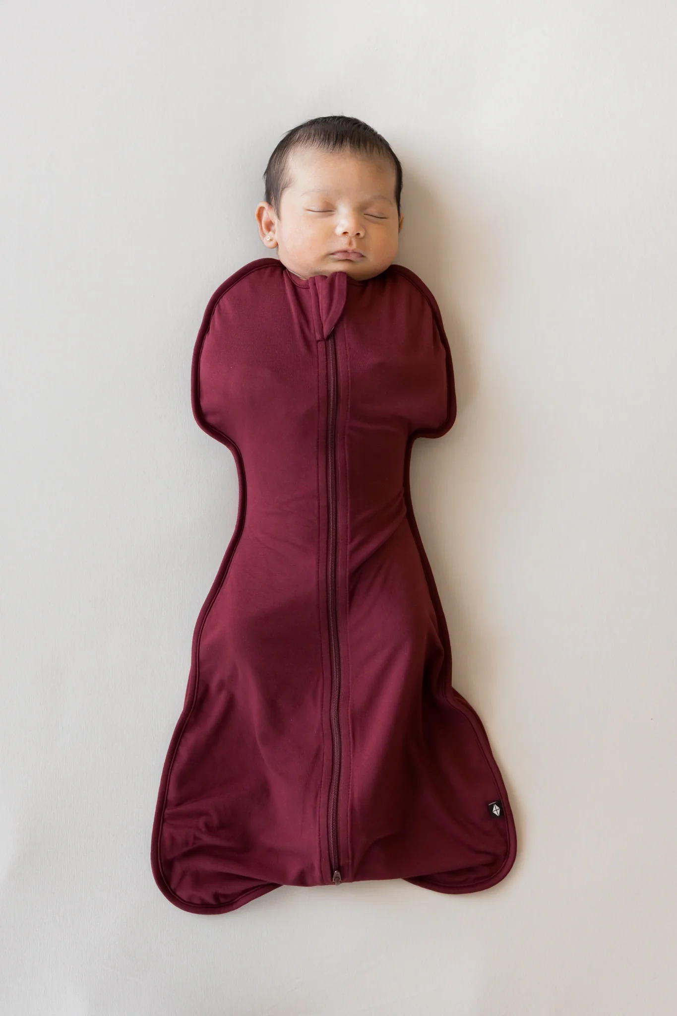 Swaddle Bag in Burgundy 0.5