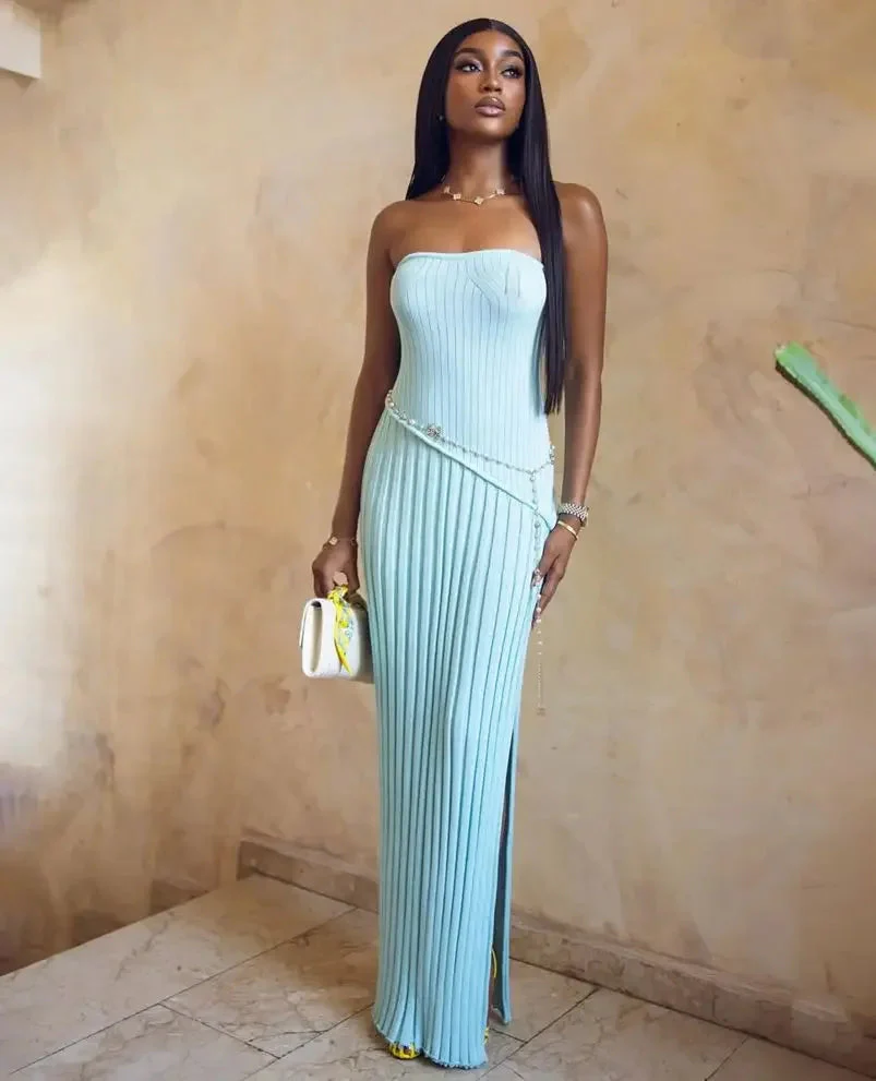 Robe longue bleue plissée sans bretelles pour femme
