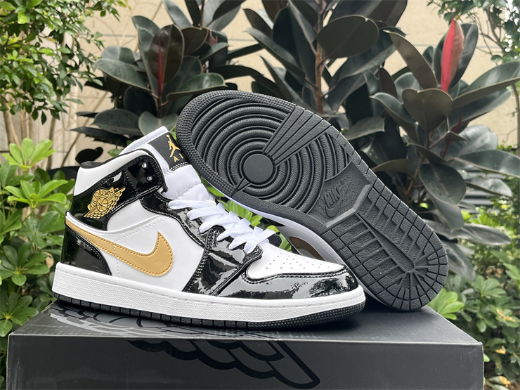 Air Jordan 1 Mid SE 