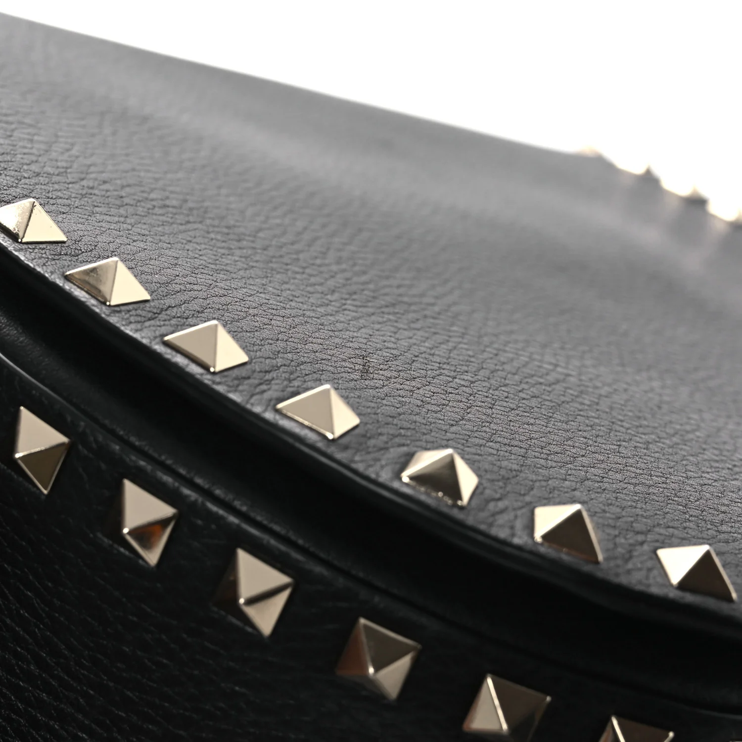 Grained Calfskin Rockstud Saddle Bag Black