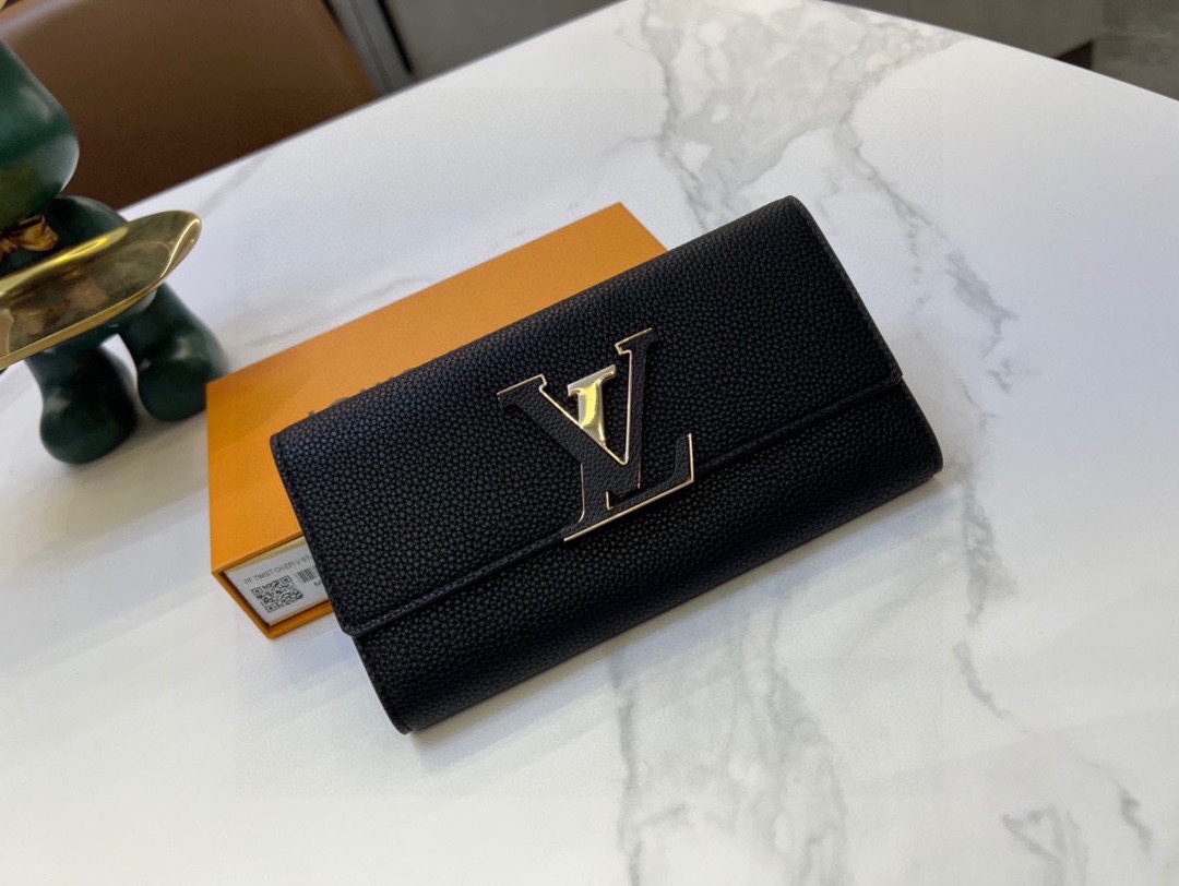 L Capucines men wallet size??20*11*2.5 cm
