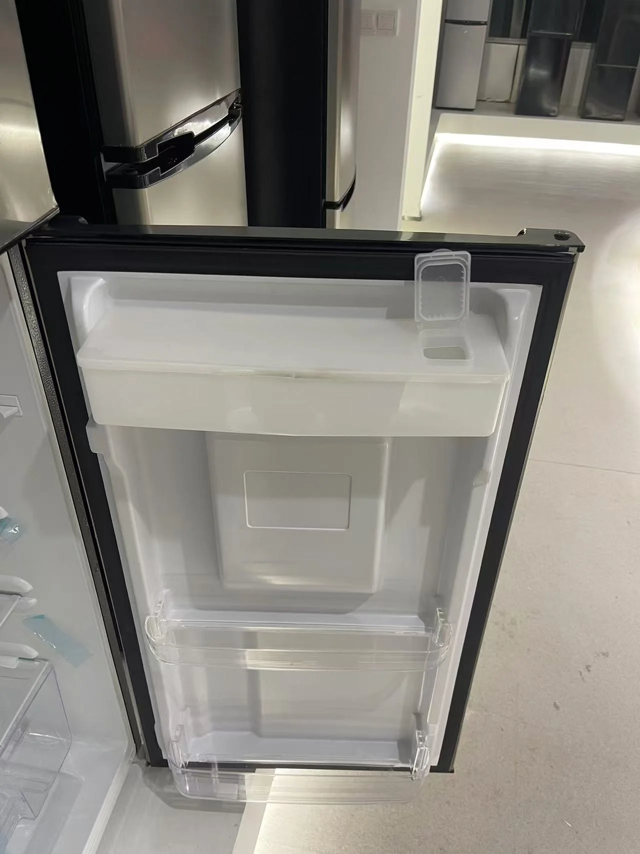 7.3 Cu. Ft. Top Mount Refrigerator, Integrated Beverage Dispenser,Platinum - Image 4