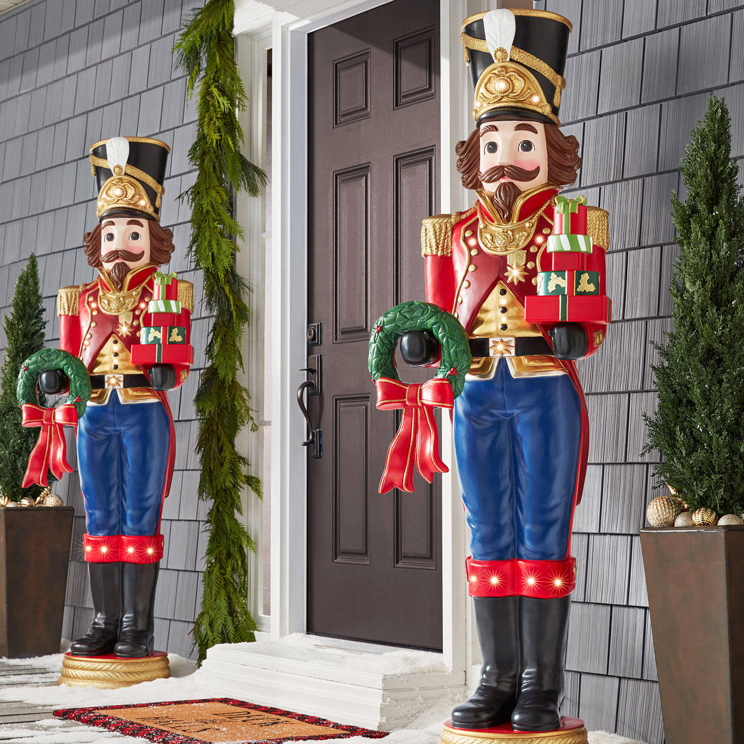 Member's Mark 6' Pre-Lit Grand Nutcracker (Caucasian)