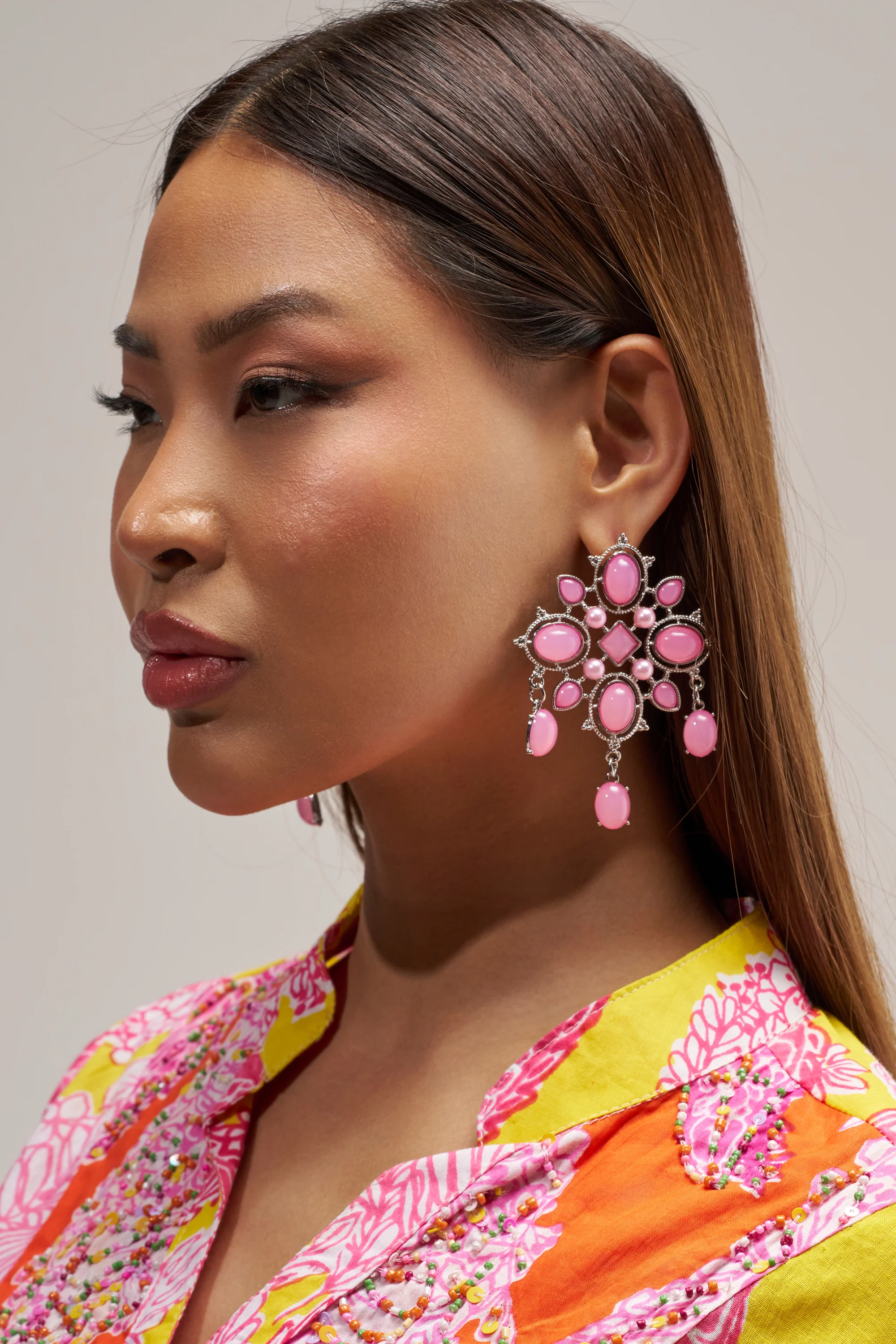 FESTIVAL VIBES STATEMENT EARRING IN PINK - Akira Store
