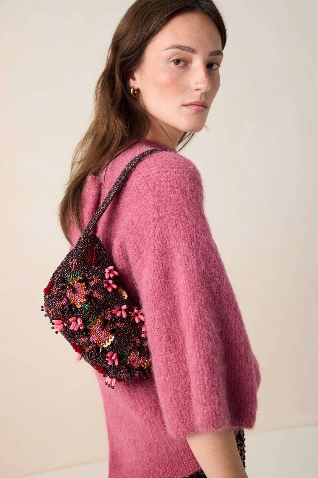 Donkerrode schoudertas met kralen