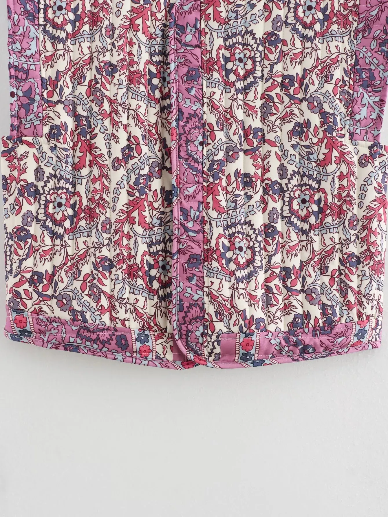 Sophie Paris I Gilet en coton matelassé avec motif brodé