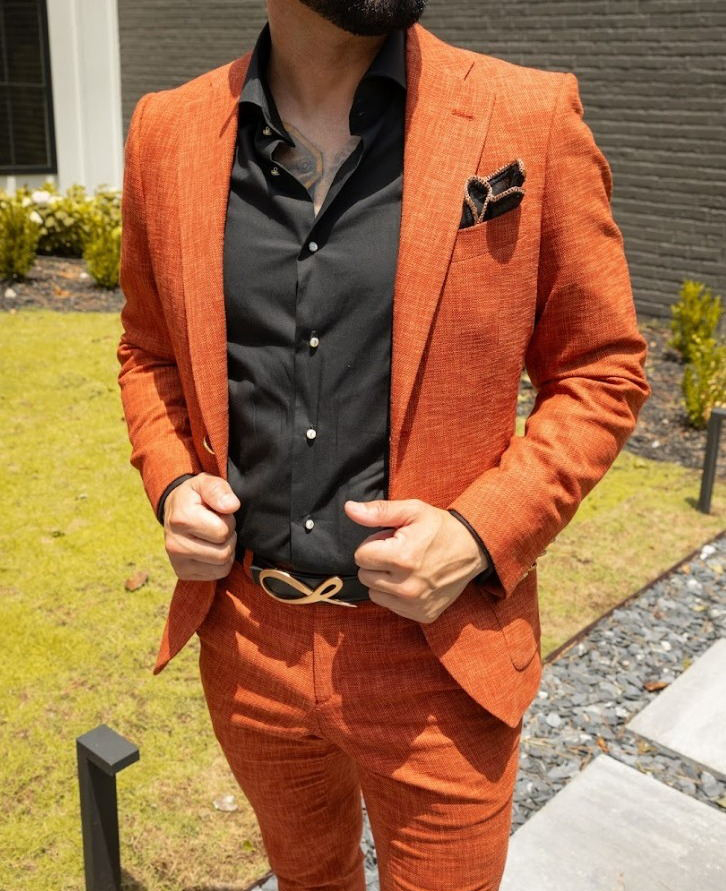 Blazer à revers cranté et poches boutonnées, ensemble 2 pièces : blazer et pantalon crayon.